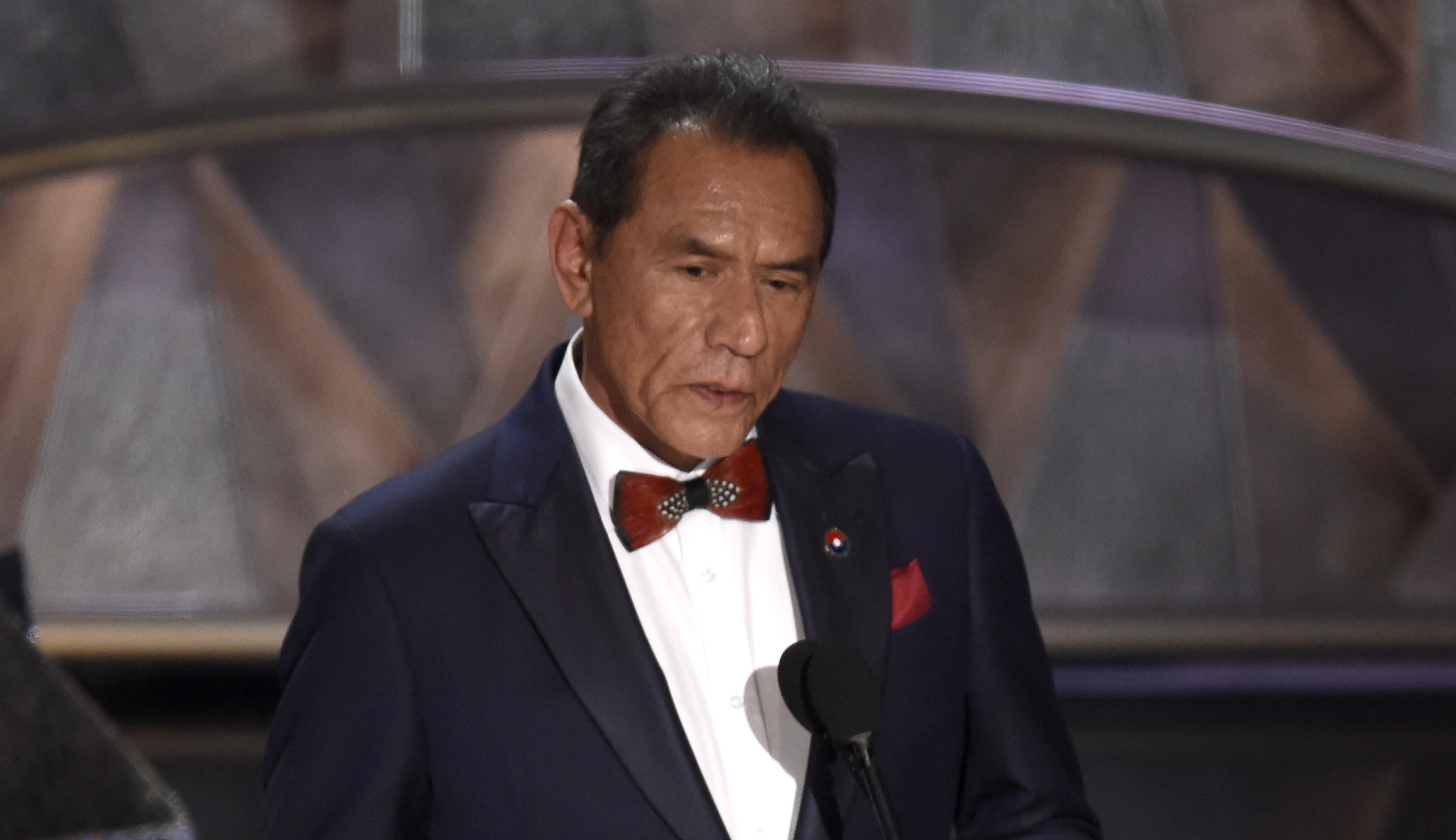 Native American veteran trolls Oscars audience over lack of military experience