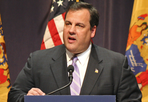Chris Christie defends the mainstream media