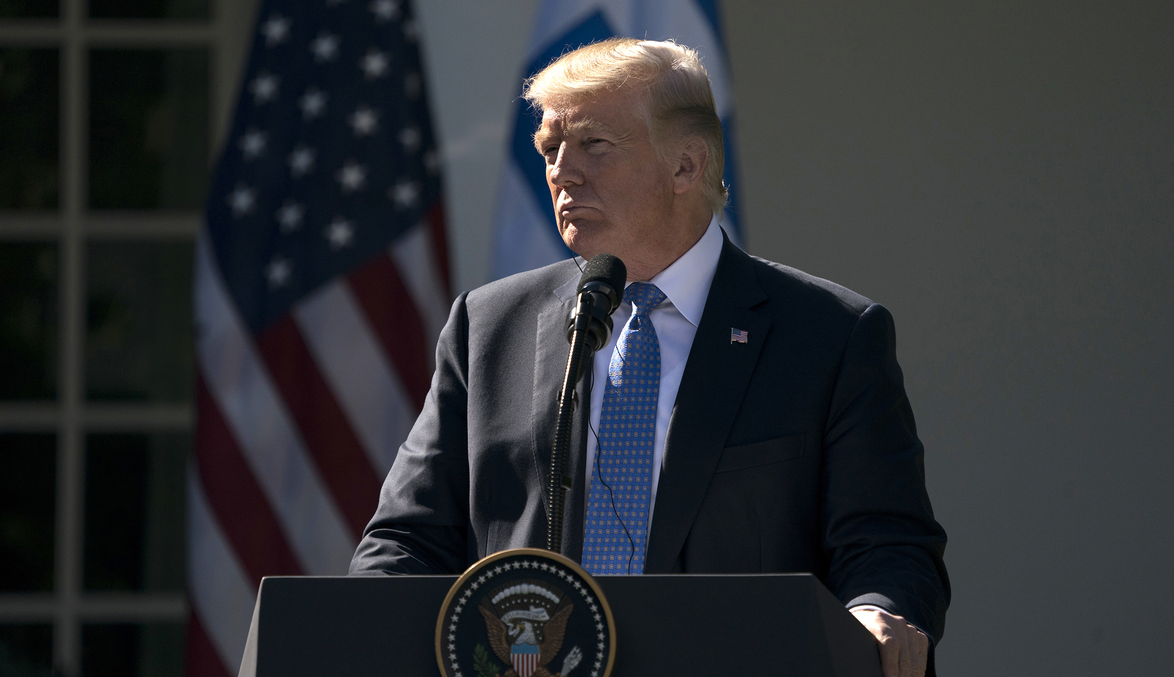 Trump never called after White House said he would, Gold Star wife says