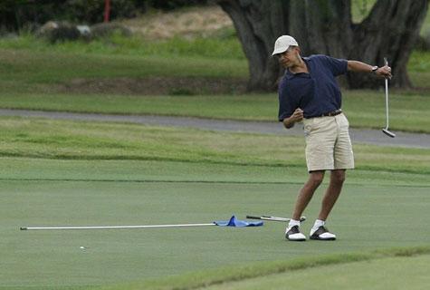 Did Obama lead a quake call on the golf course?