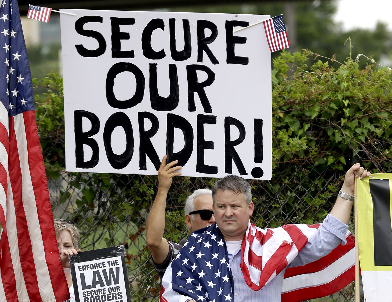 Increase in illegal border crossings could help Trump