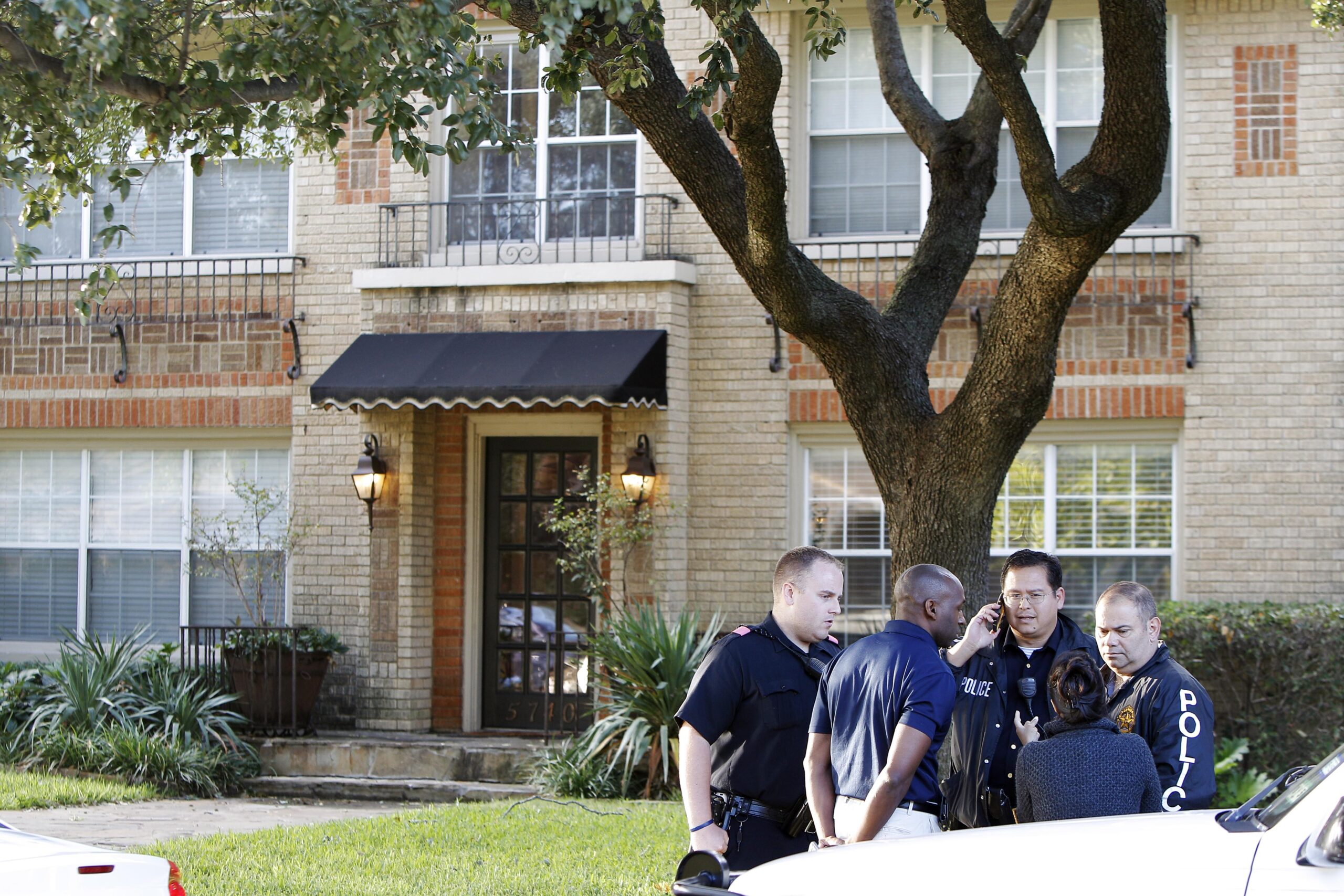 Dallas health worker tests positive for Ebola