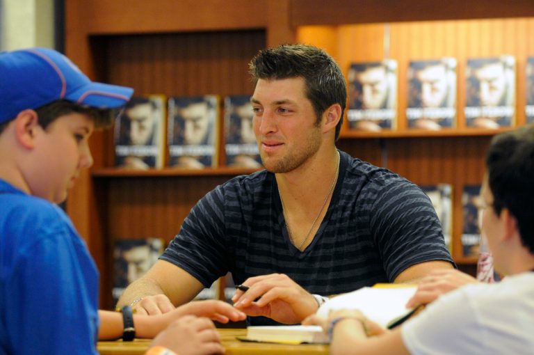 Tim Tebow, an athlete dads should be thankful for