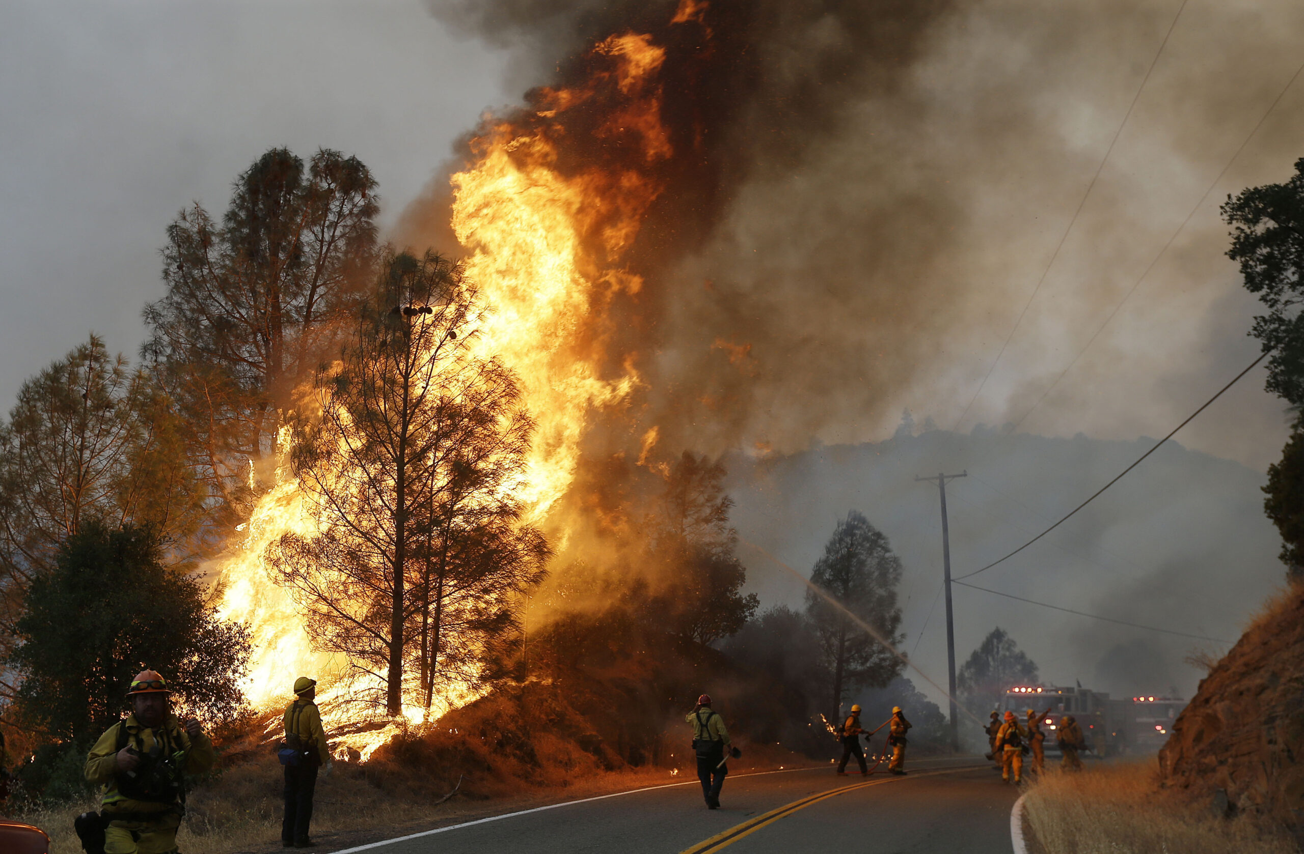 8,000 firefighters battle Calif. fires as hundreds flee