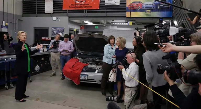 Nah-nah: For Clinton, ‘It’s easy to get attention in mainstream media’