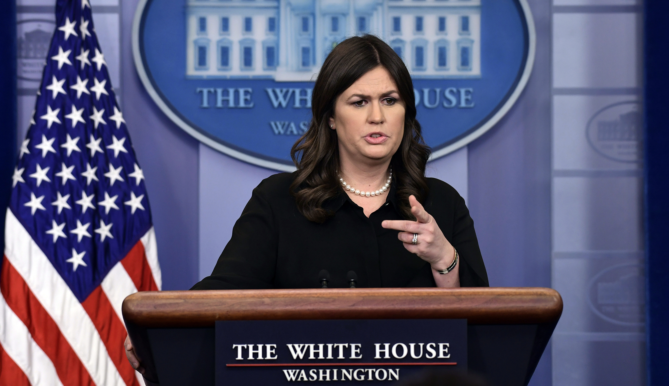 Sarah Sanders: ‘No reason to believe’ Trump no longer has confidence in Pruitt, Shulkin after travel controversy