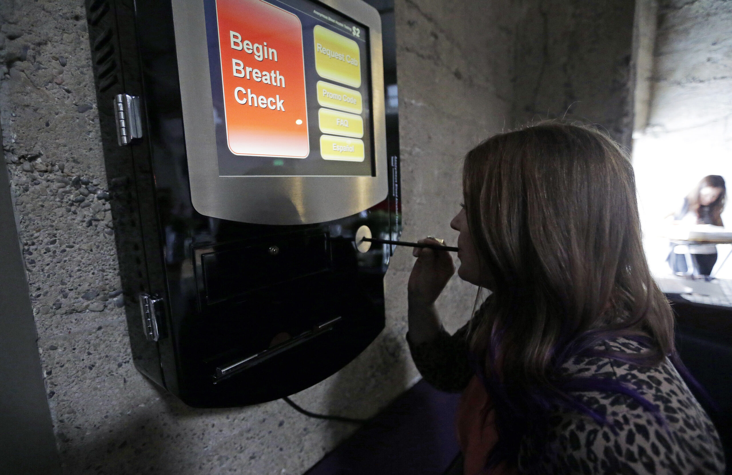 Utah could put Breathalyzer-type devices in bars