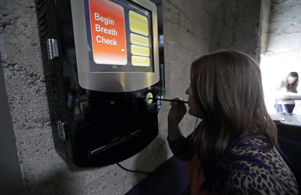 Utah could put Breathalyzer-type devices in bars
