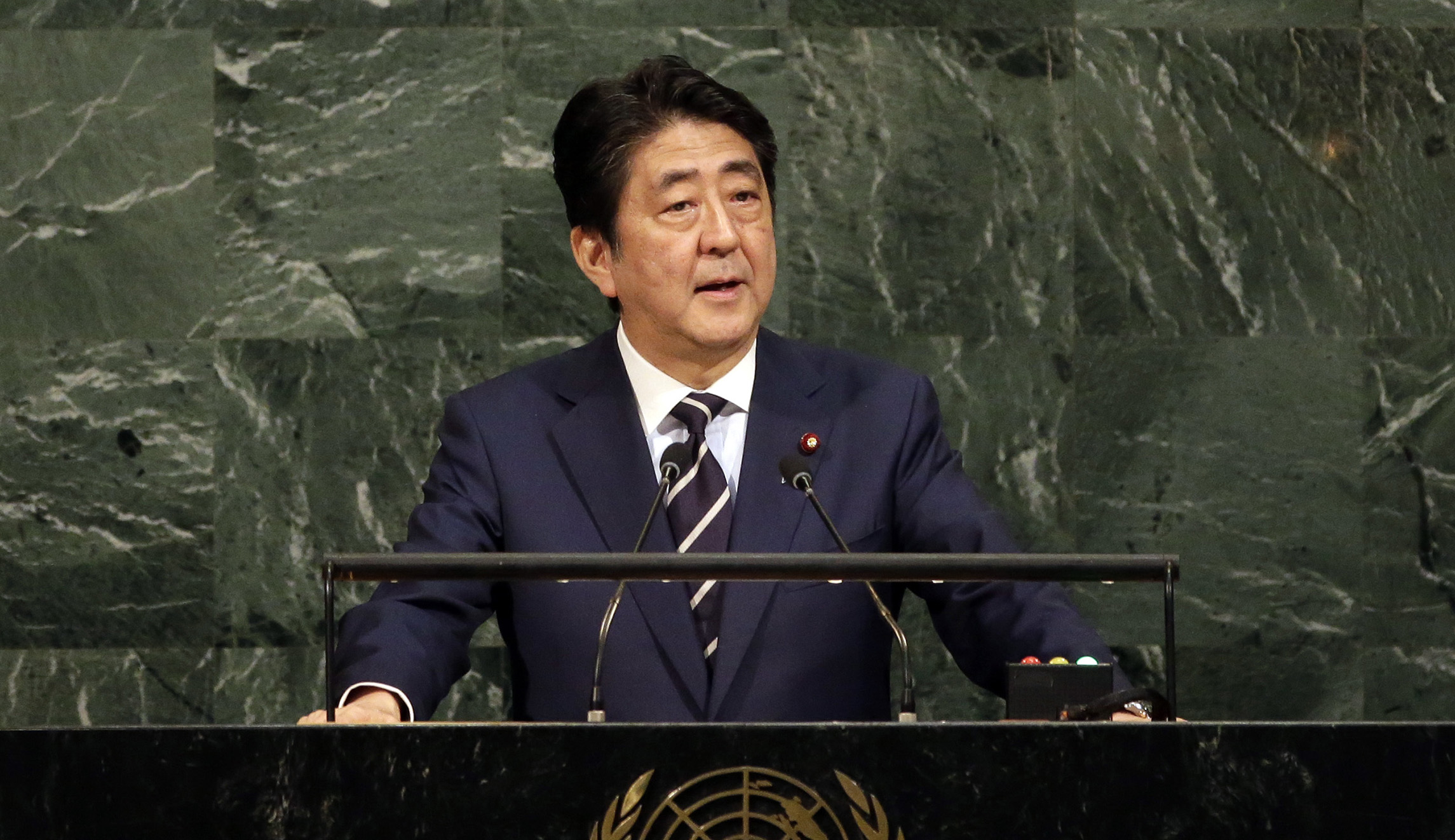 Shinzo Abe accidentally retweets Trump tweet attacking Jeff Flake