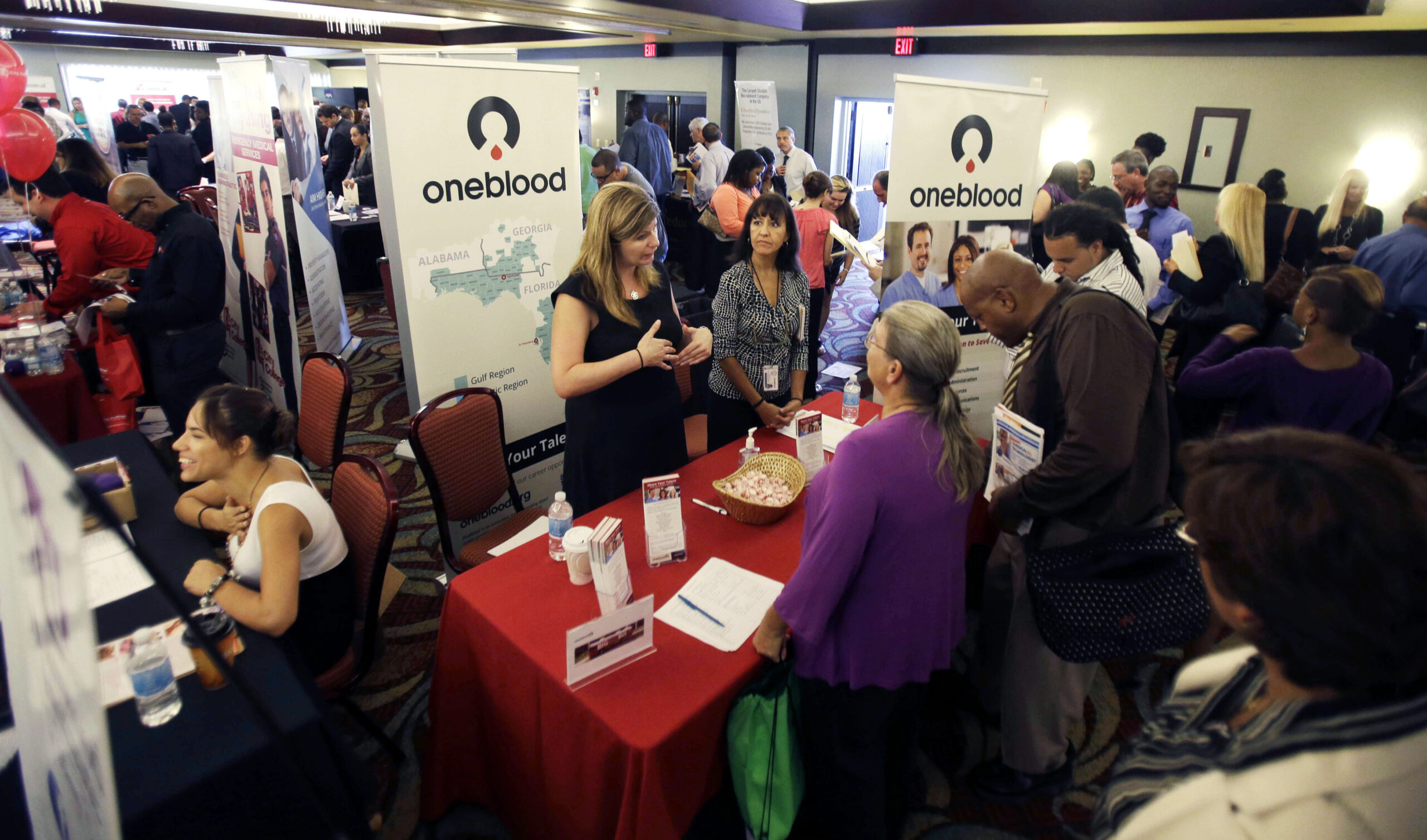 US unemployment aid applications rise to 336,000
