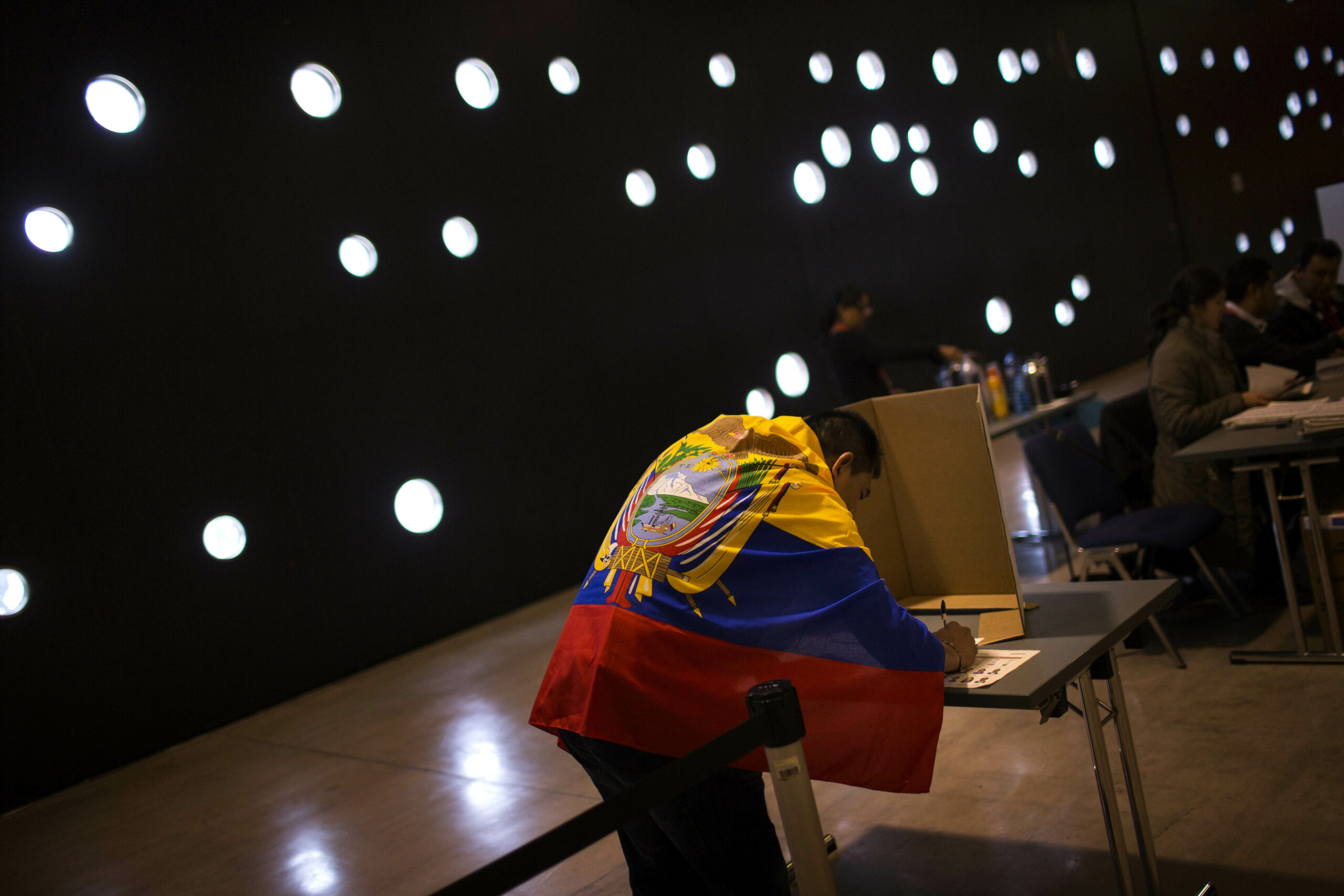 Poll: Hispanic immigrants least worried about the 2016 election