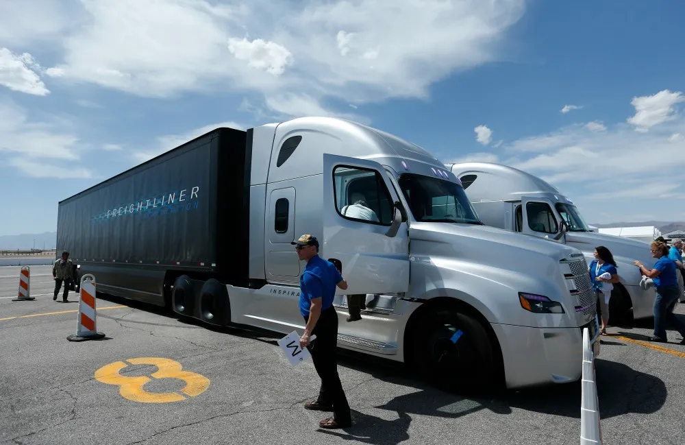 Foodies urge EPA to make big rig trucks go green