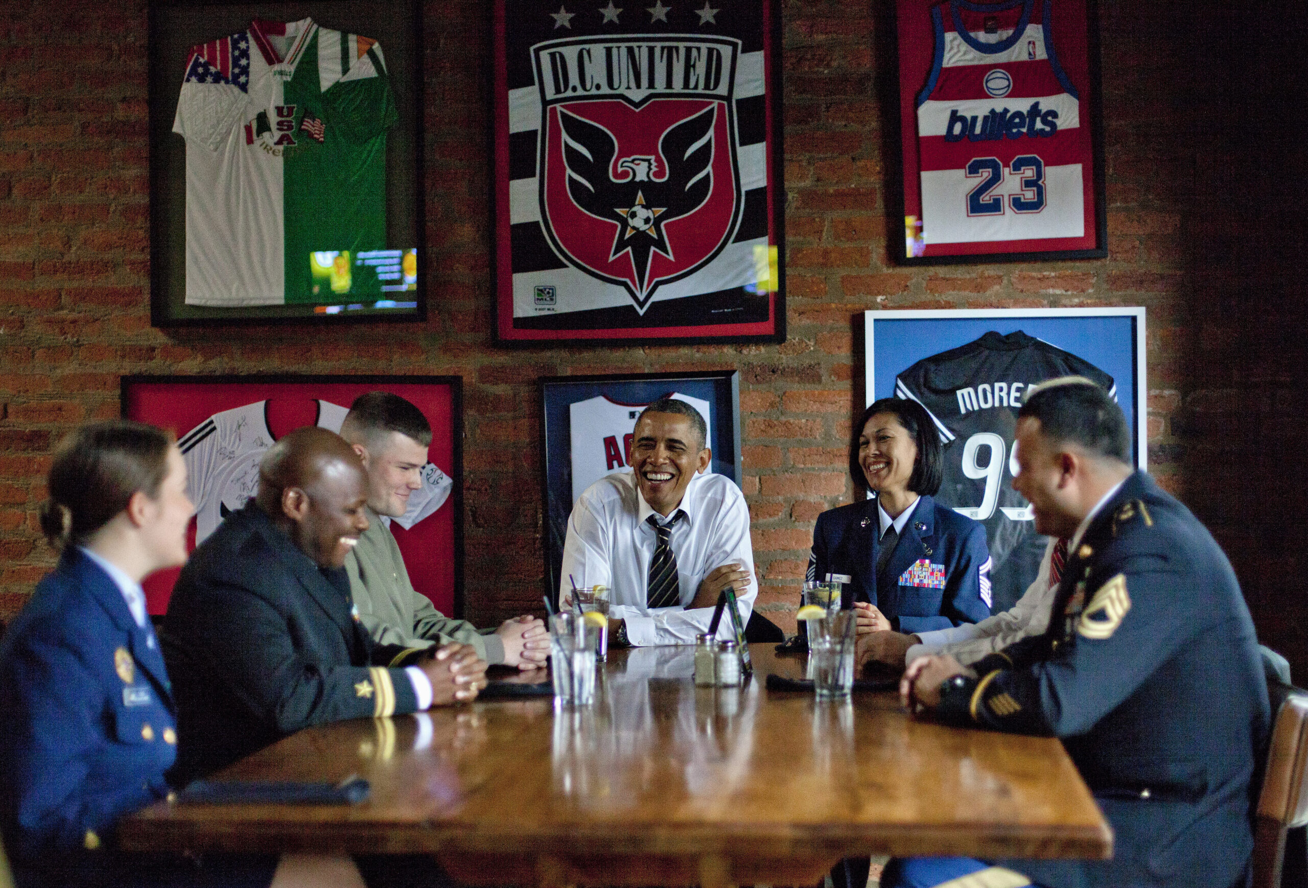 Obama, Biden treat military service members to lunch