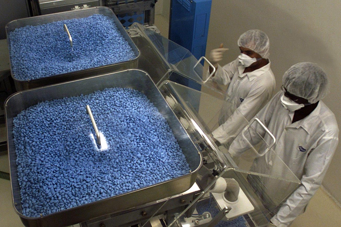 Drug lobby to name medical device exec as new CEO