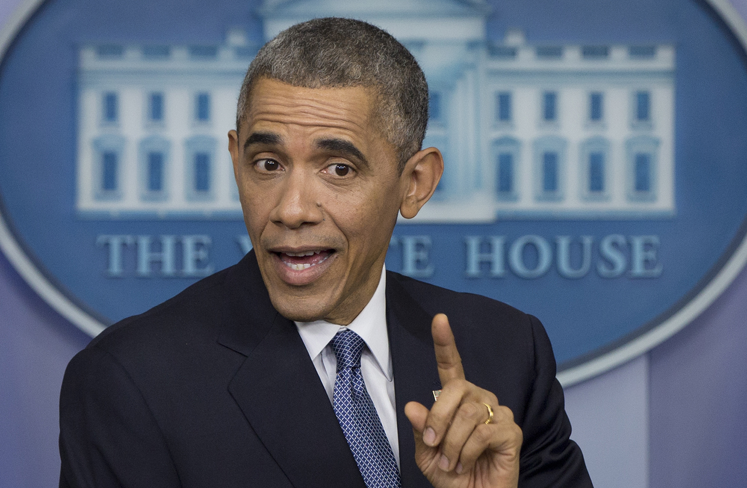 Obama seeks 1 percent base pay raise for federal workers