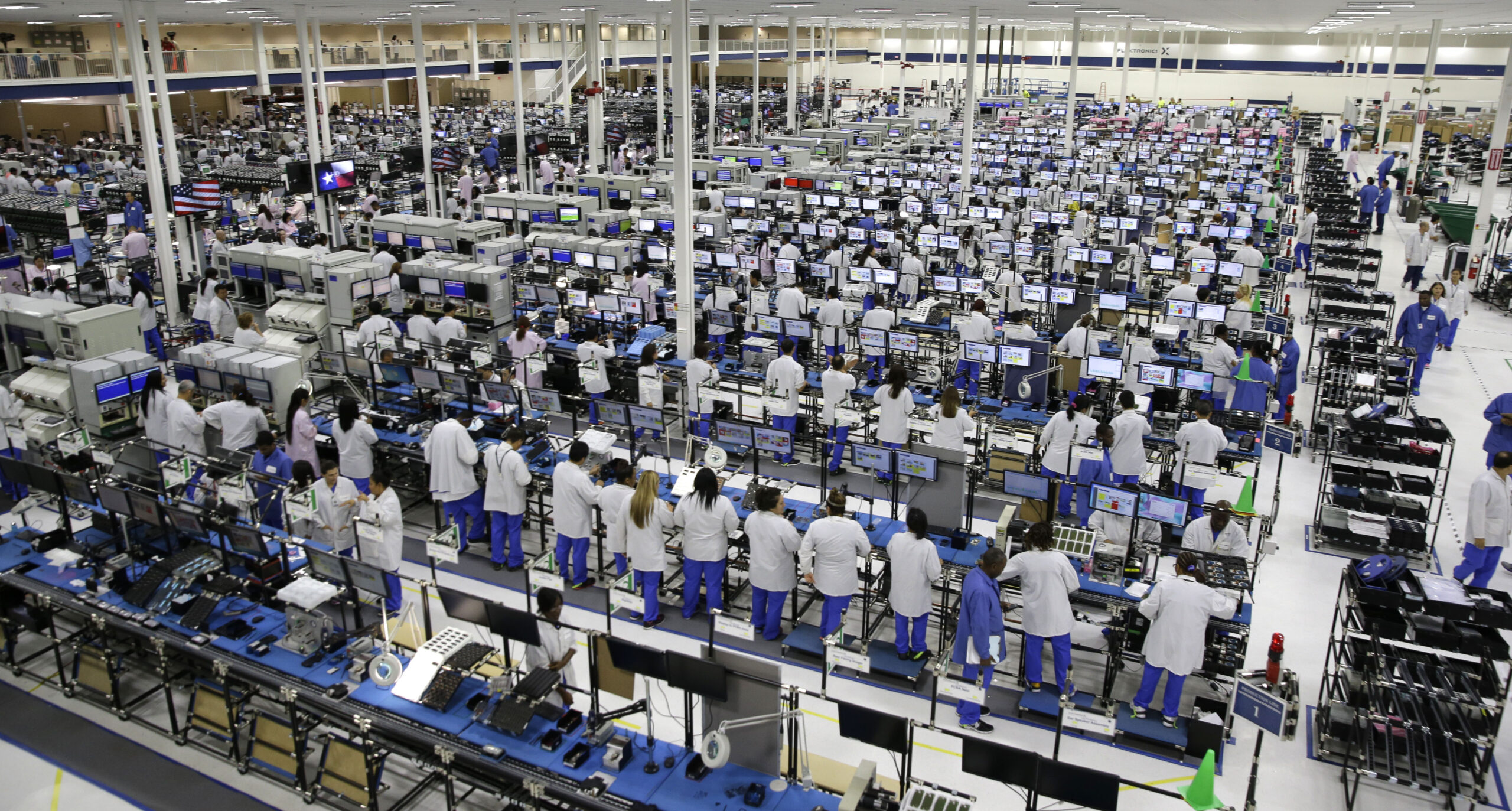 US wholesalers boost stockpiles for 3rd month
