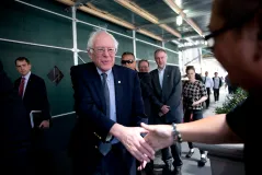 Poll: Sanders closes in on Clinton’s national lead
