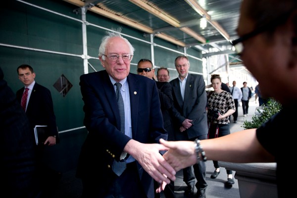 Poll: Sanders closes in on Clinton’s national lead