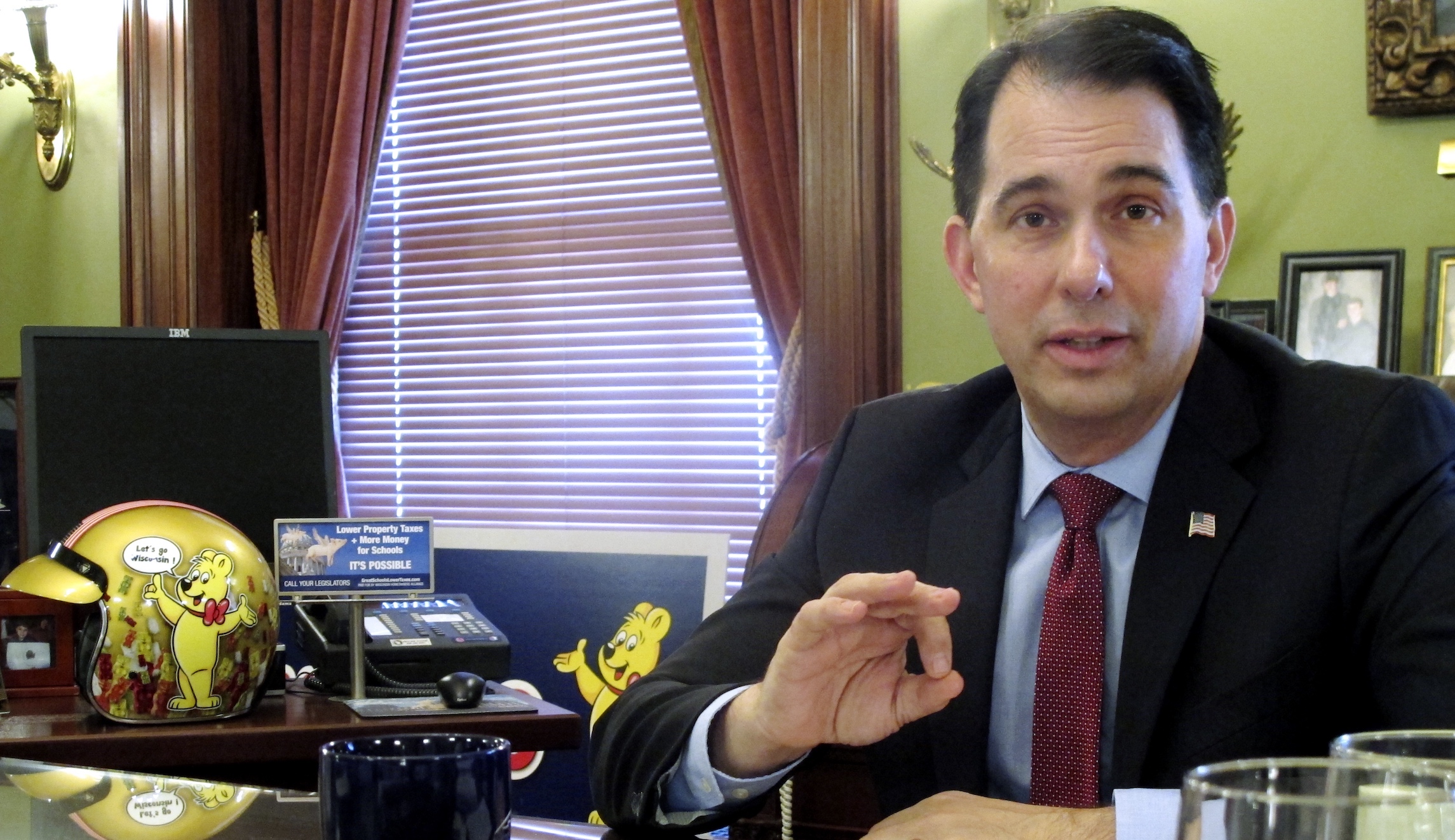 Scott Walker urges Trump to drop tariffs