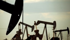 US oil production hits 10 million barrels per day for first time since 1970