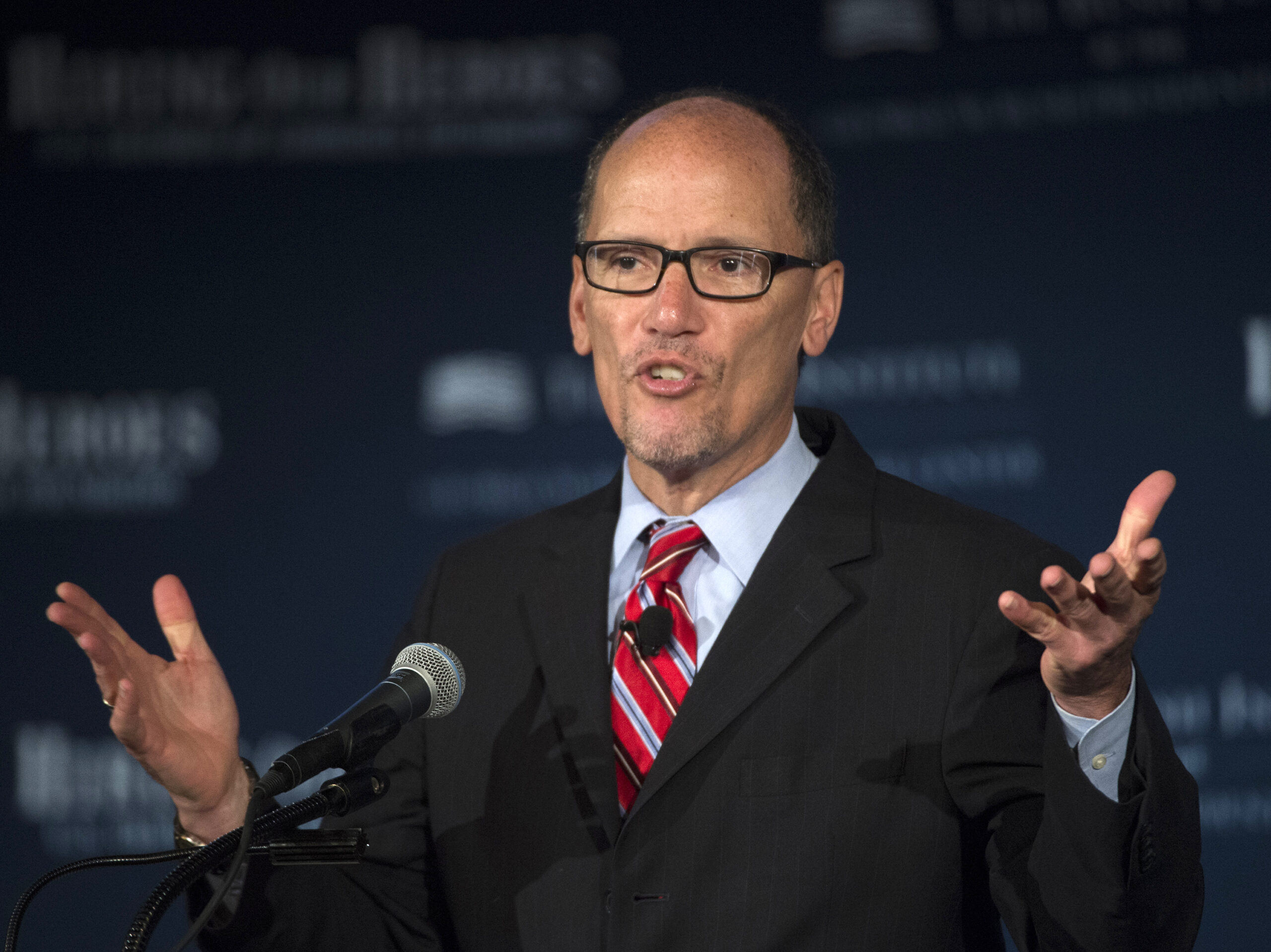 Labor Dept. issues new pro-union rule for contractors