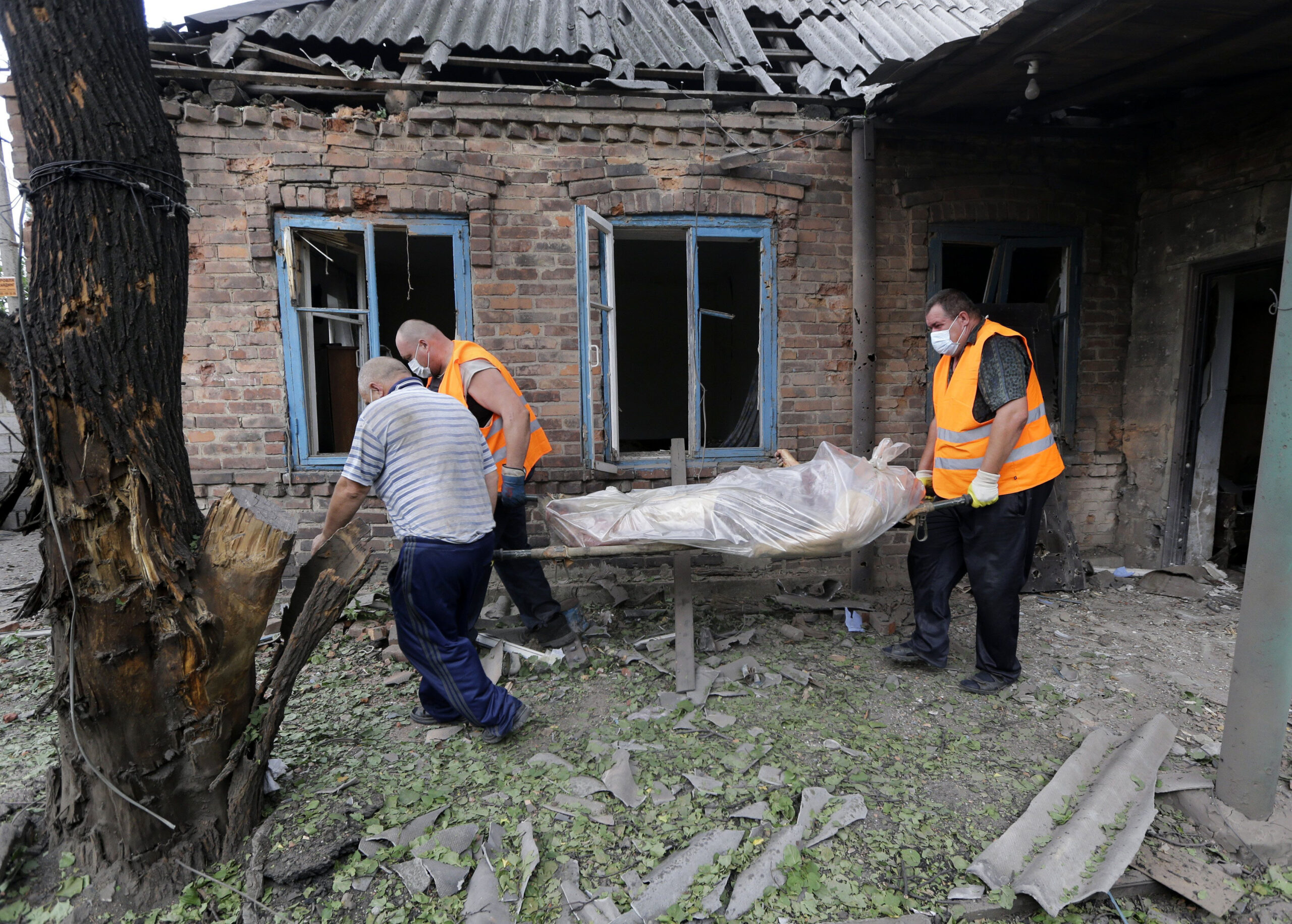 Ukraine fighting reaches rebel-held Donetsk