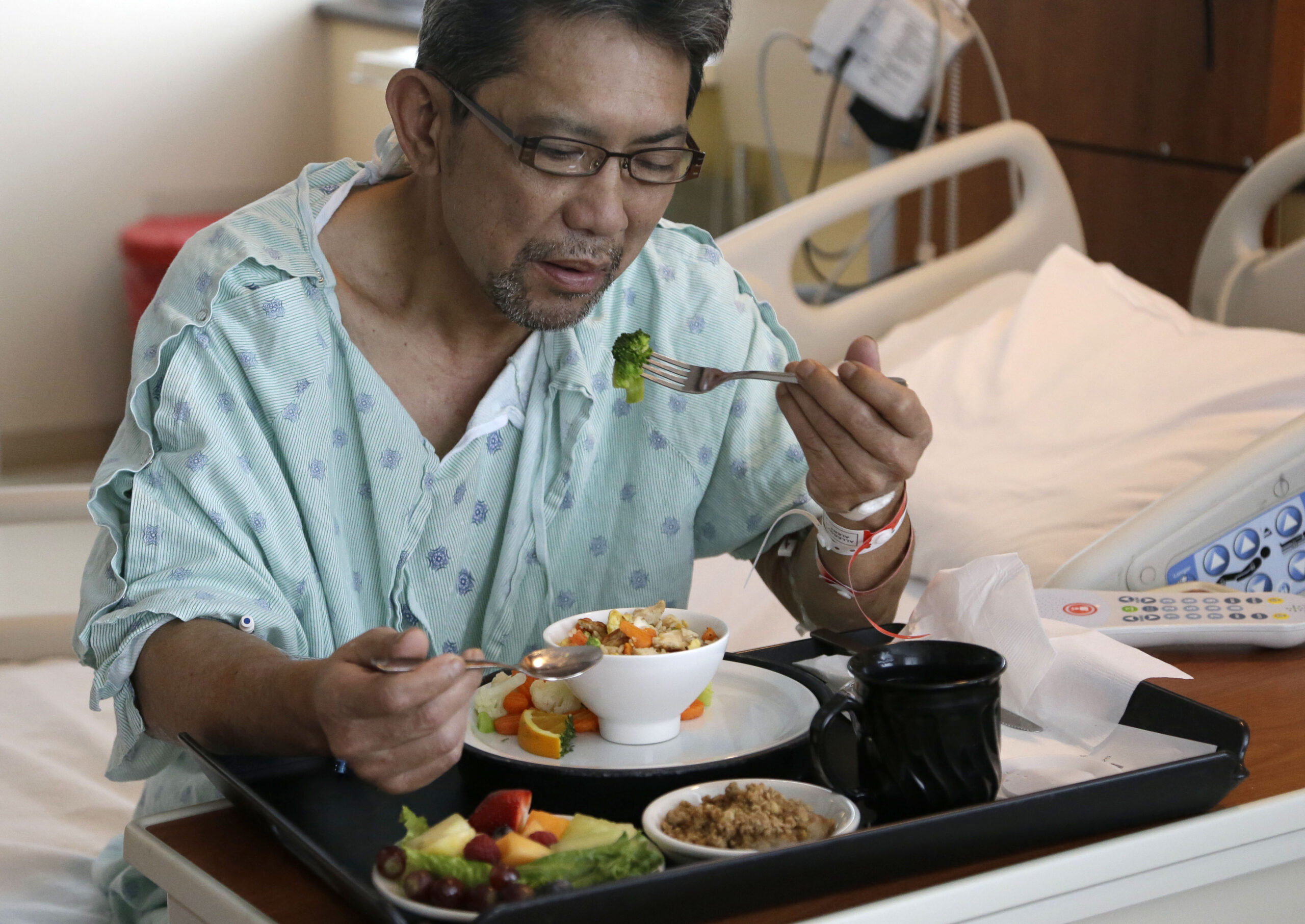 Hospitals reach out to attract affluent immigrants