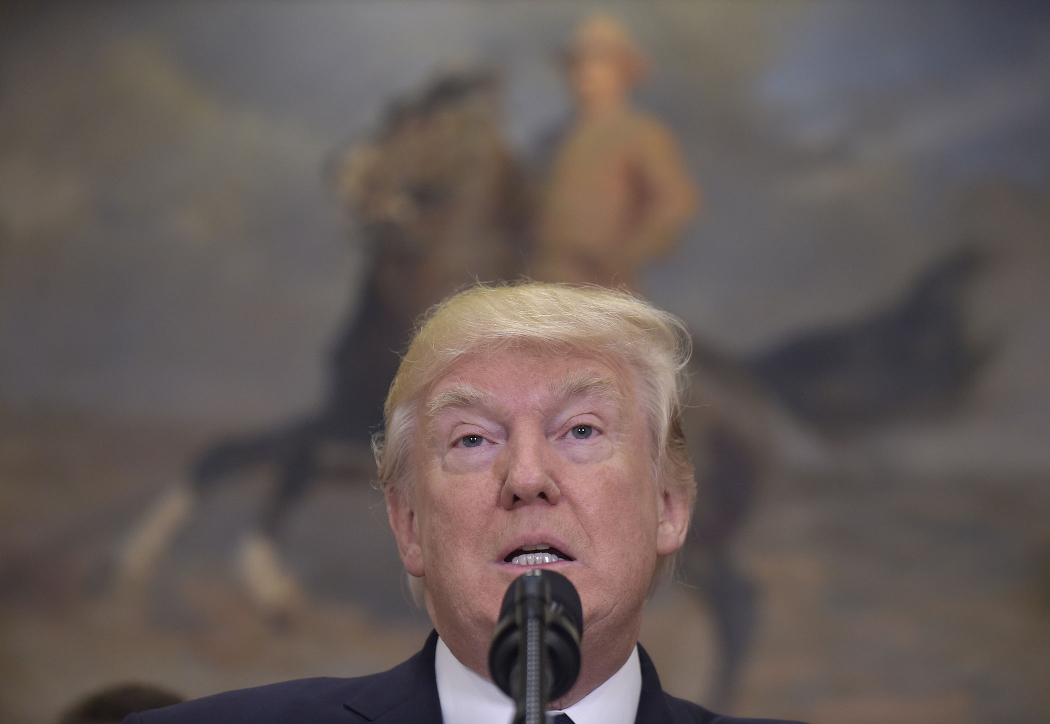 Trump signs executive order to encourage more apprenticeship programs for workers