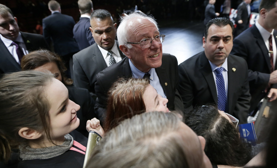 Sanders upsets Clinton in Michigan