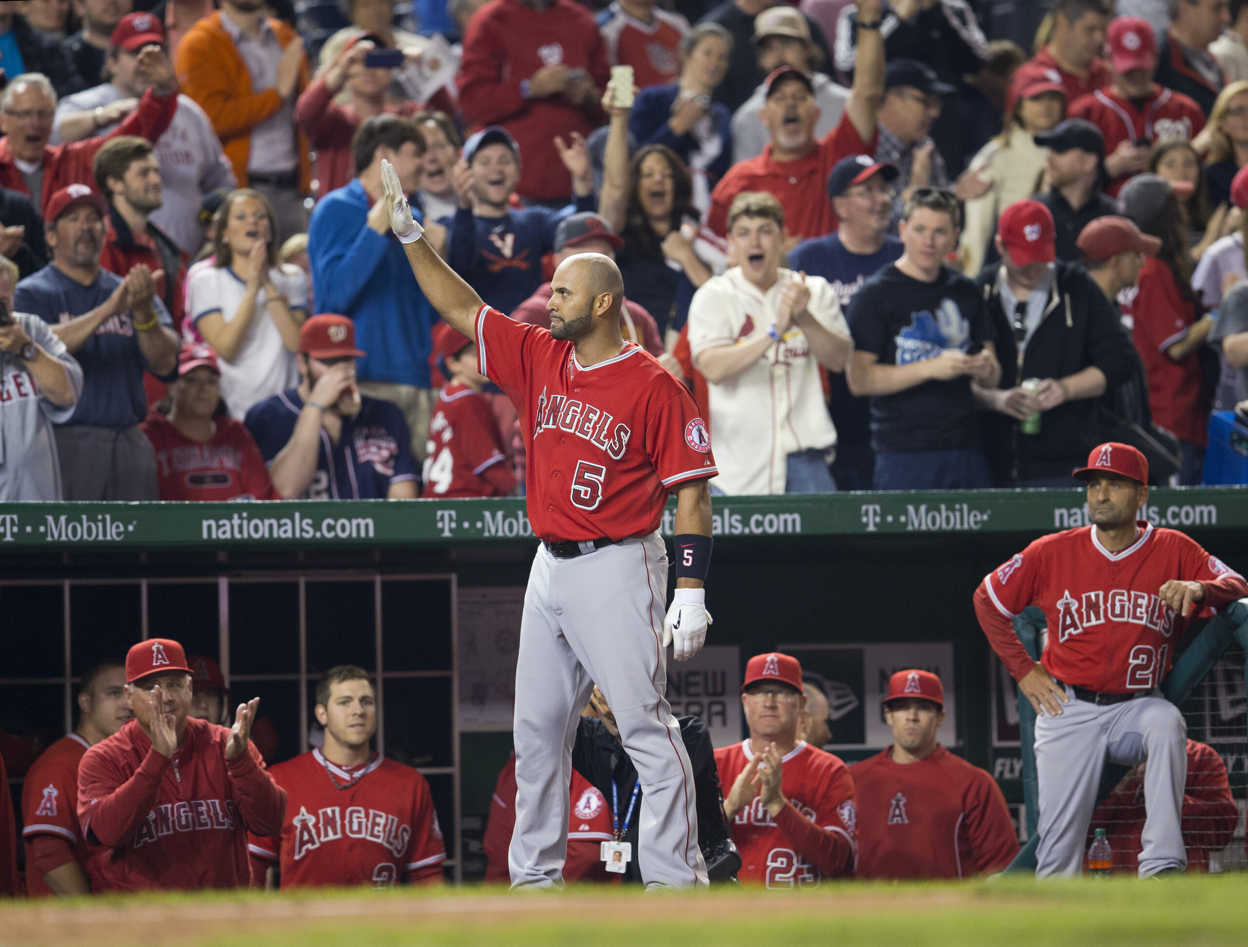 Pujols 1st to hit HRs No. 499, 500 in same game