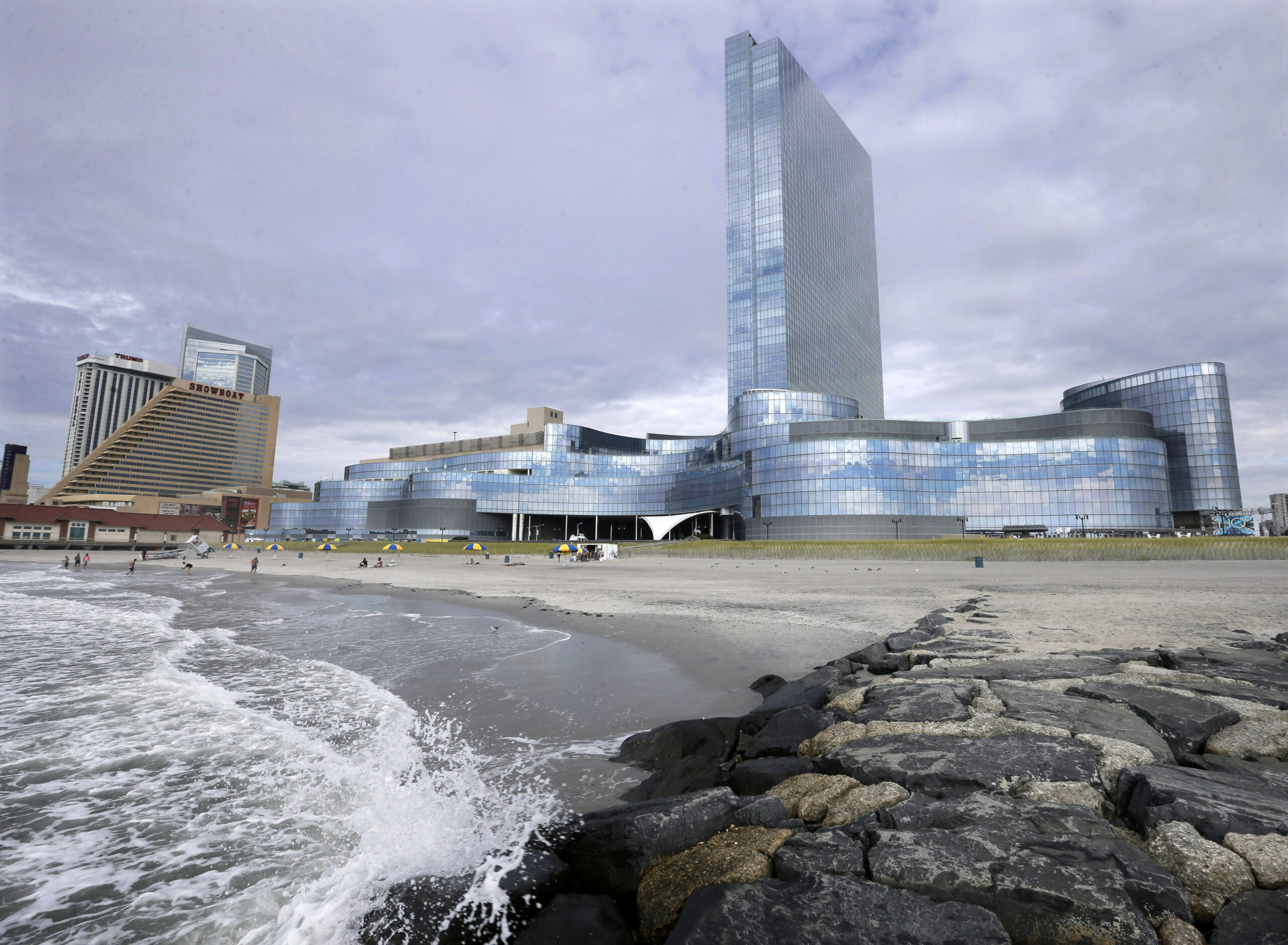 Deep discount lures buyer for Revel casino