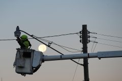 Supreme Court takes up fight over power-grid rule