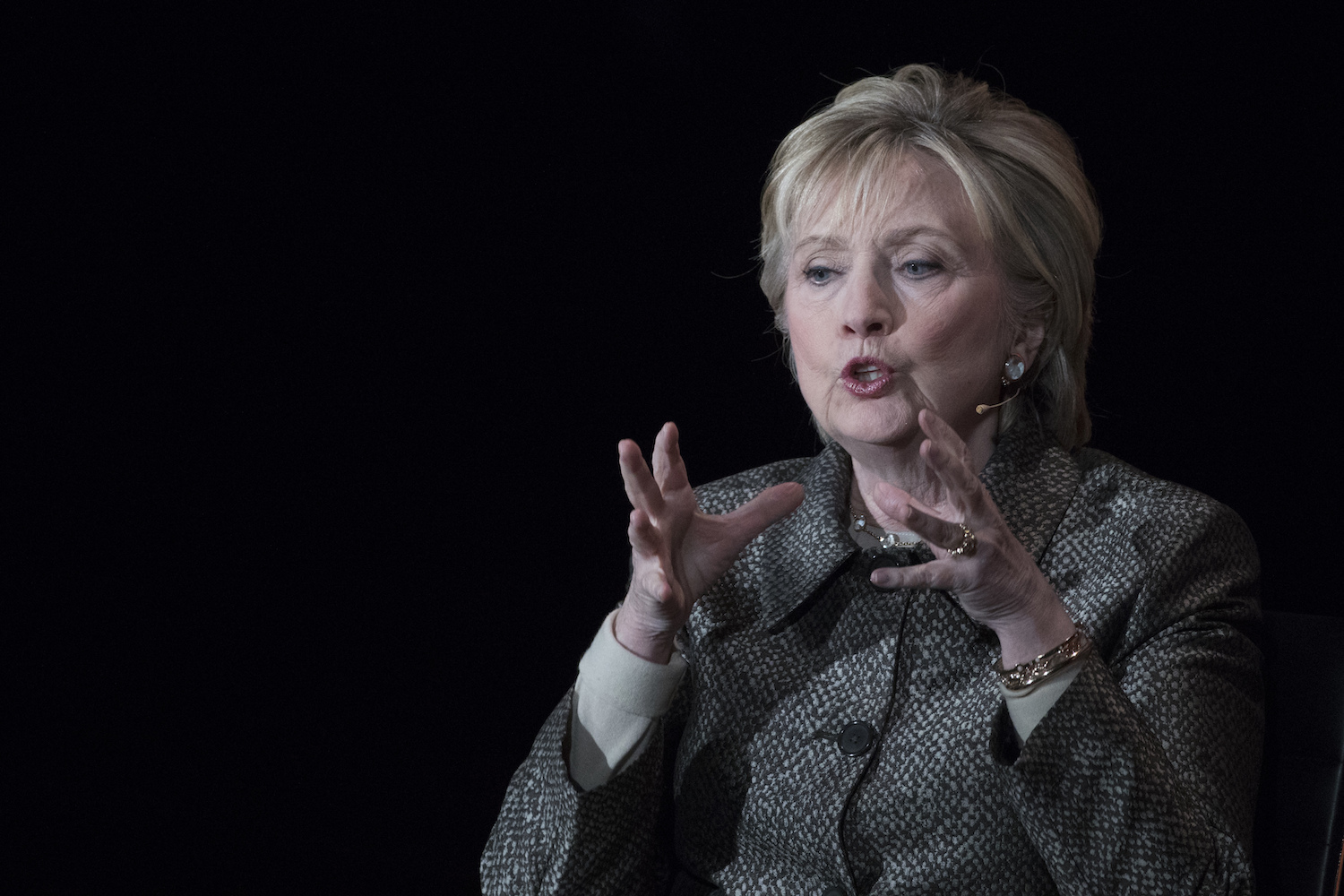 Hillary Clinton urges students and businesses to move to New York