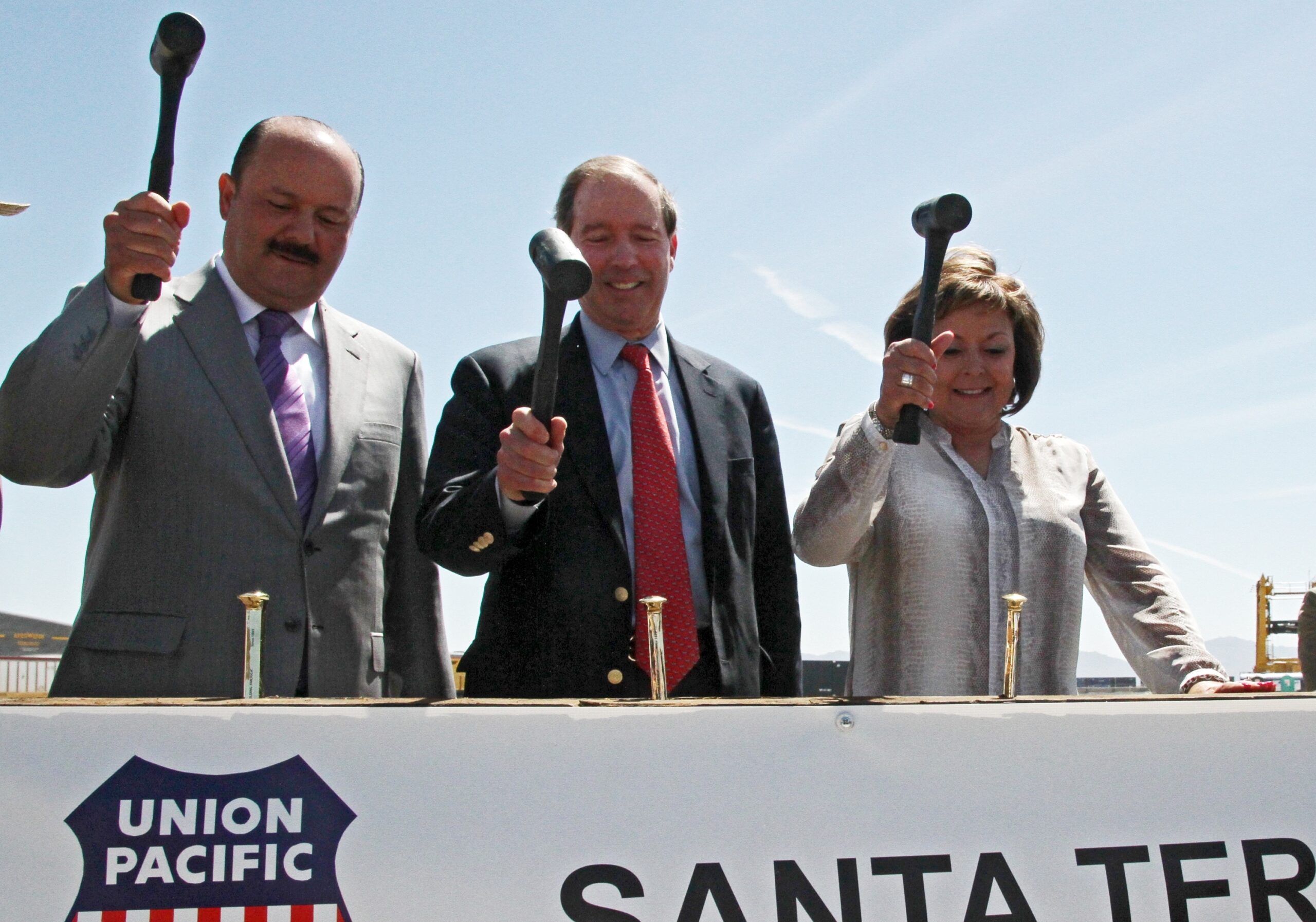 New rail hub opens along border in New Mexico