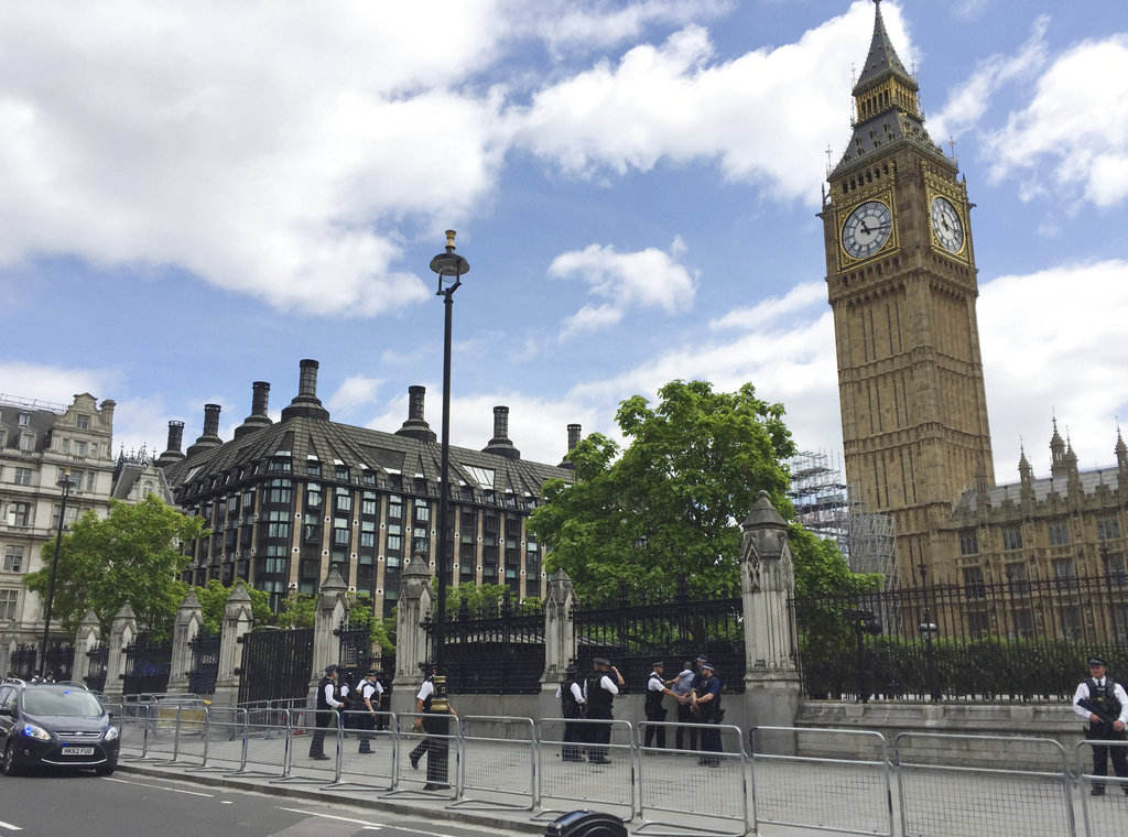 Police: ‘A number of casualties’ after vehicle strikes pedestrians in London