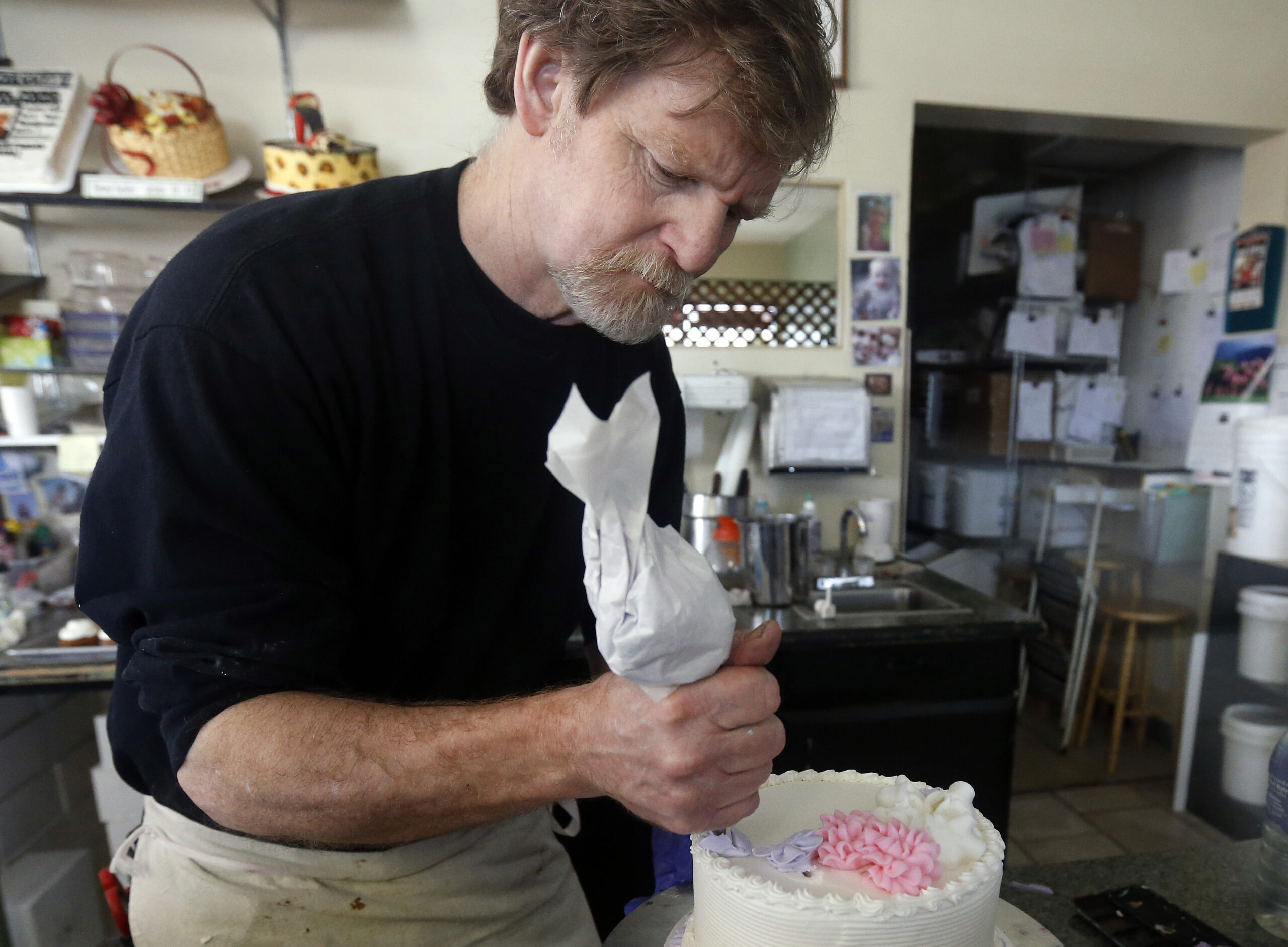 Panel: Baker must make cakes for gay weddings
