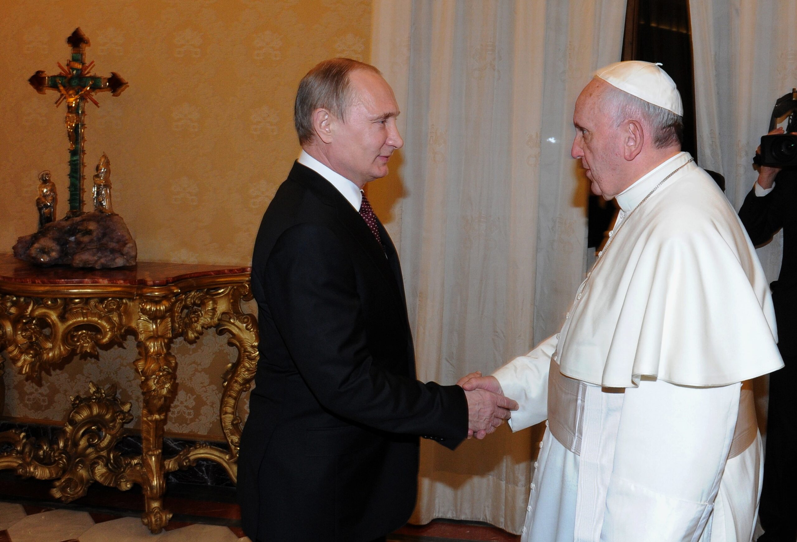 Pope Francis and Vladimir Putin to meet June 10