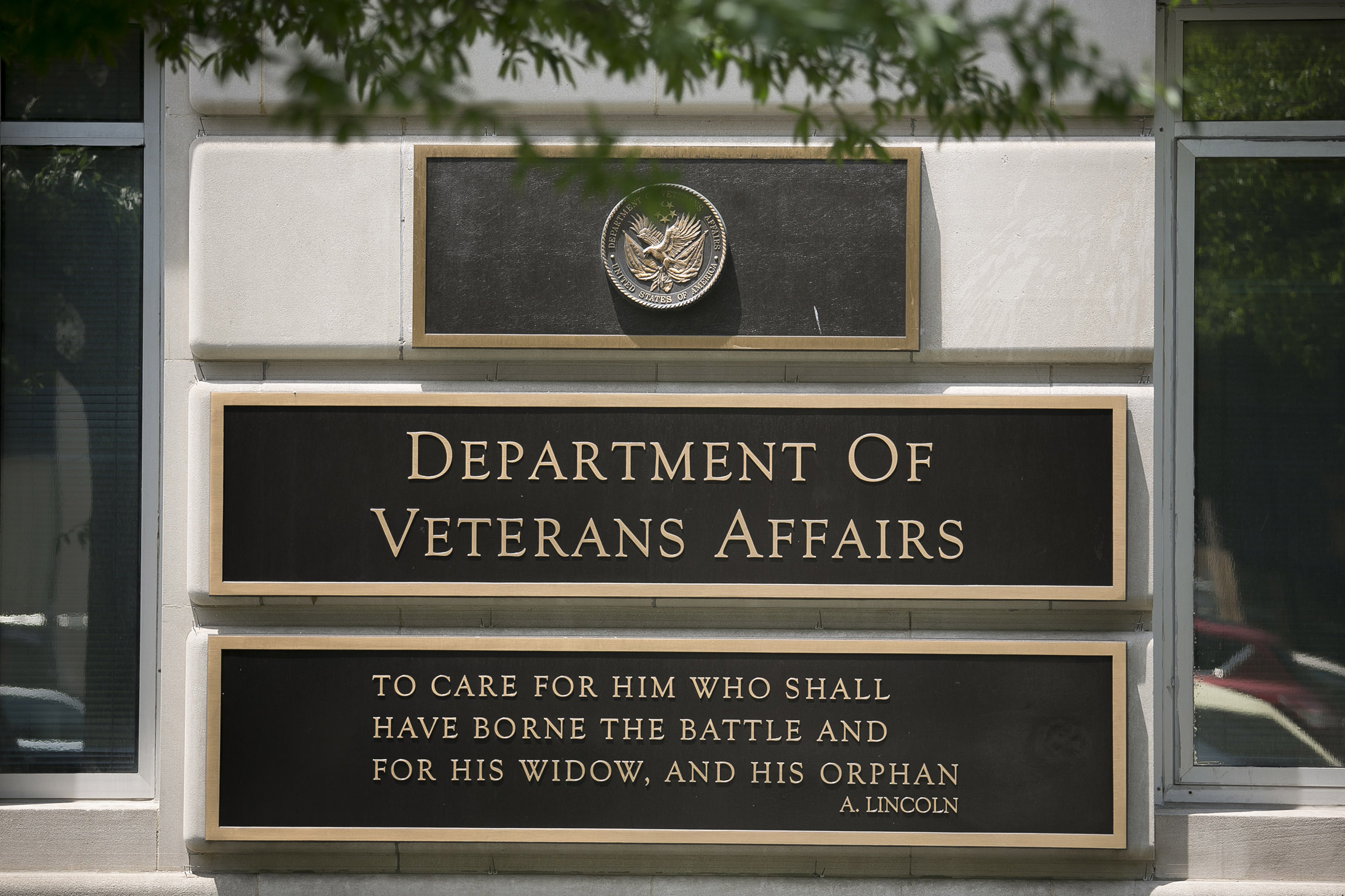 VA proposes raising employee pay to fix accountability
