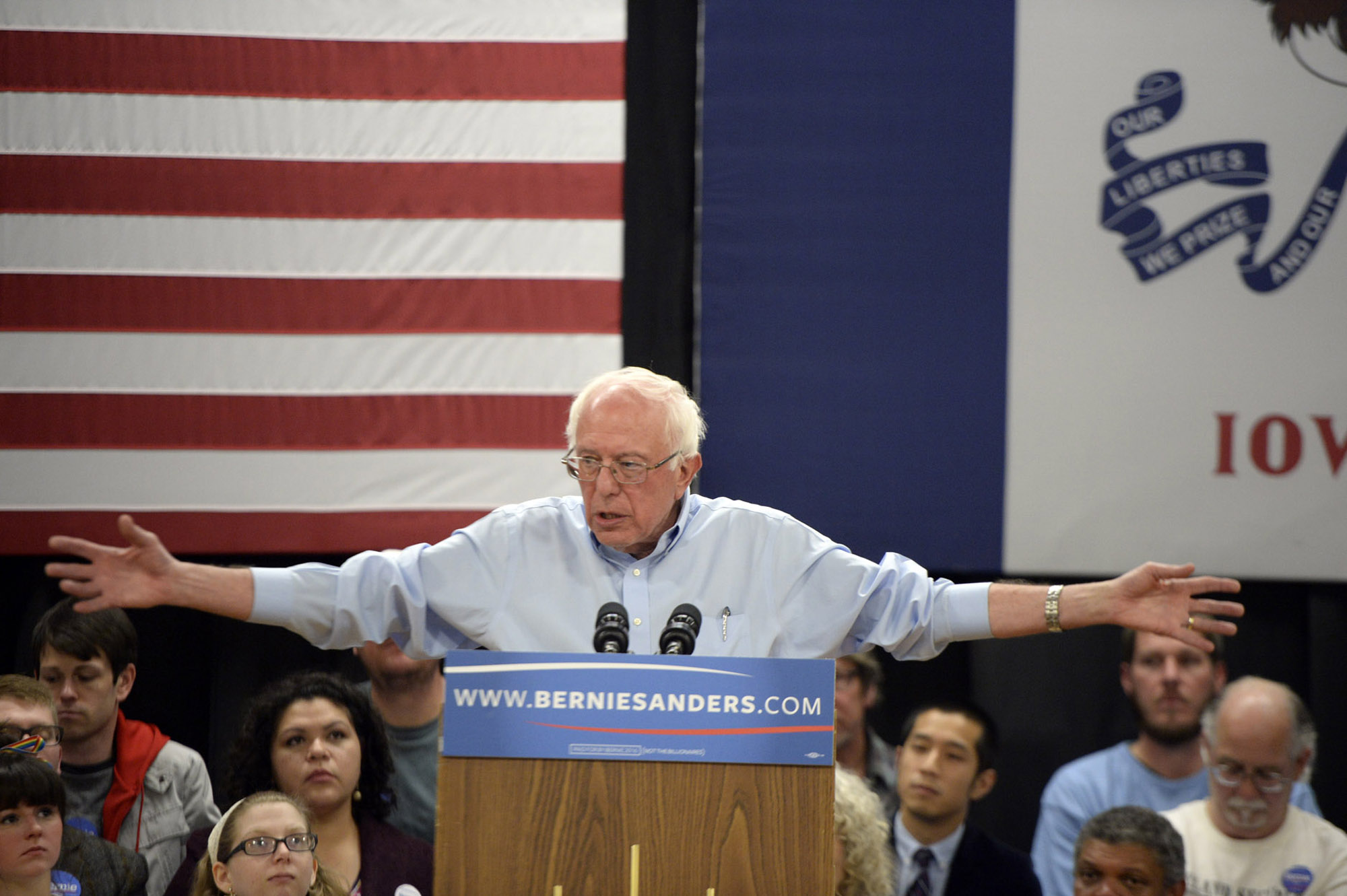 Sanders keeps his lead over Clinton in New Hampshire