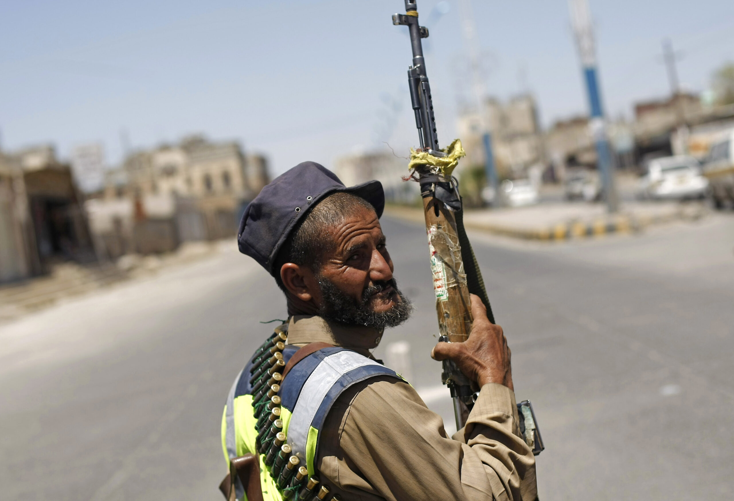 Yemeni Shiite rebel sweep into capital kills 340