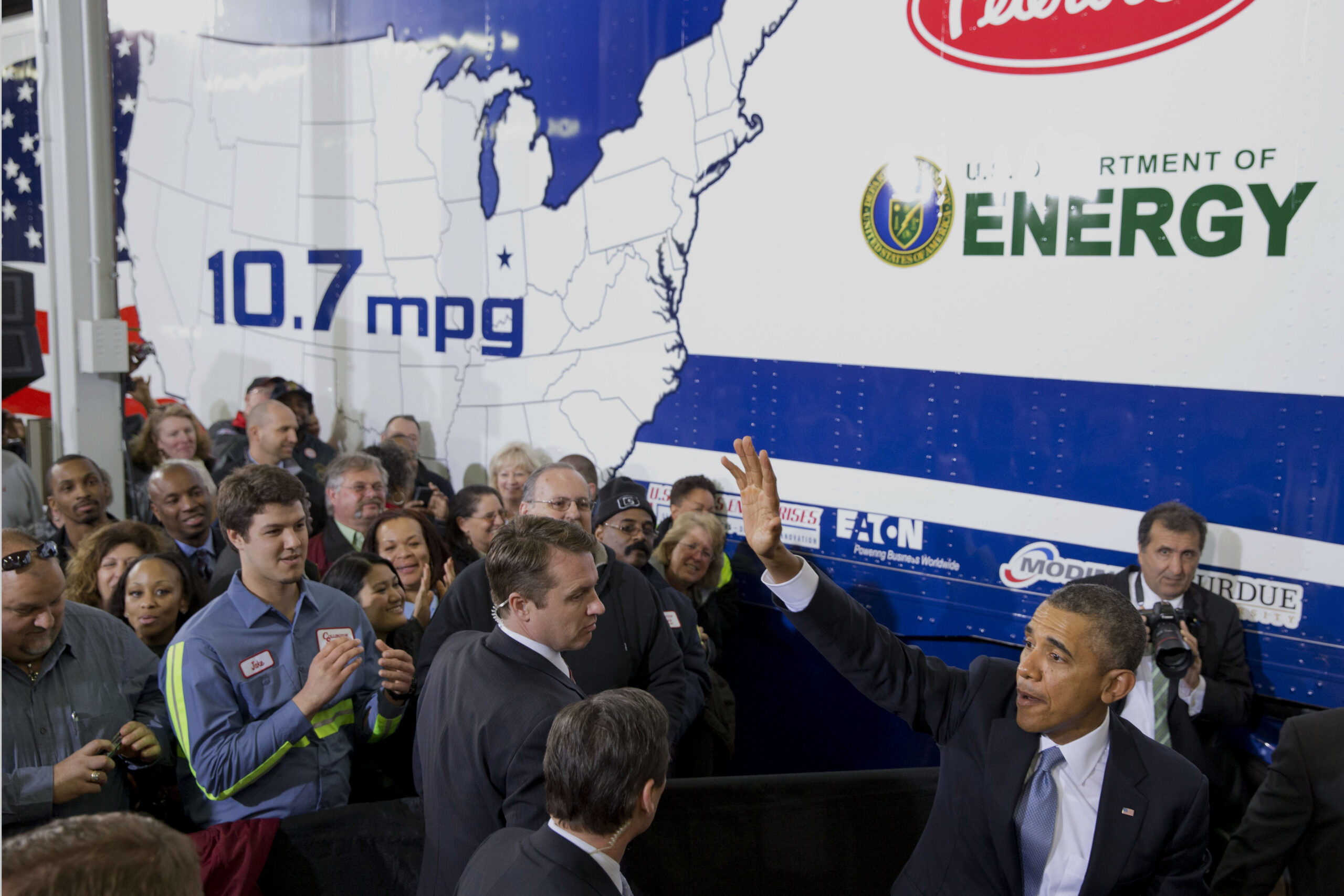 Obama touts ‘win-win-win’ of higher fuel efficiency standards