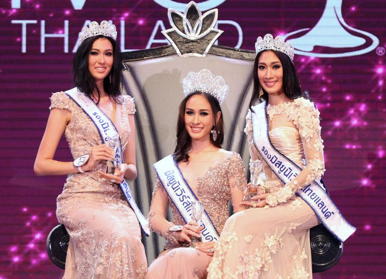 In this photo taken May 17, 2014, Weluree Ditsayabut, center, poses with two runner-ups Pimbongkod Chankaew, left, and Sunnanipa Krissanasuwan, right, after the Miss Universe Thailand  beauty pageant competition in Bangkok, Thailand. Weluree has resigned less than a month into her reign after being harshly criticized on social media over her political comments and looks. (AP Photo)