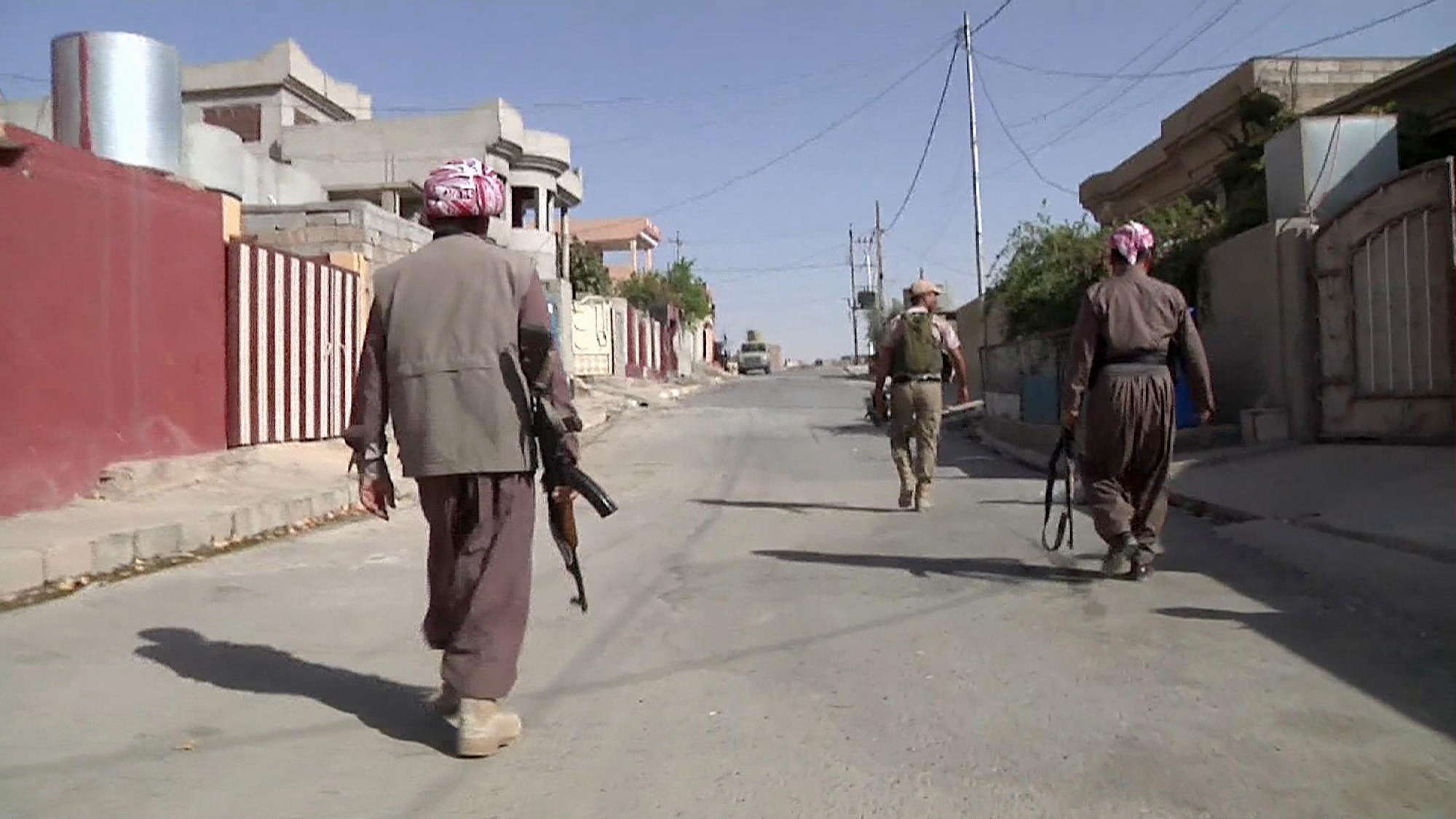 After Iraqi battles, residents choose displacement