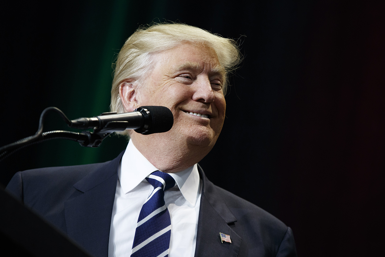 Trump talks private sector growth with Silicon Valley pioneers