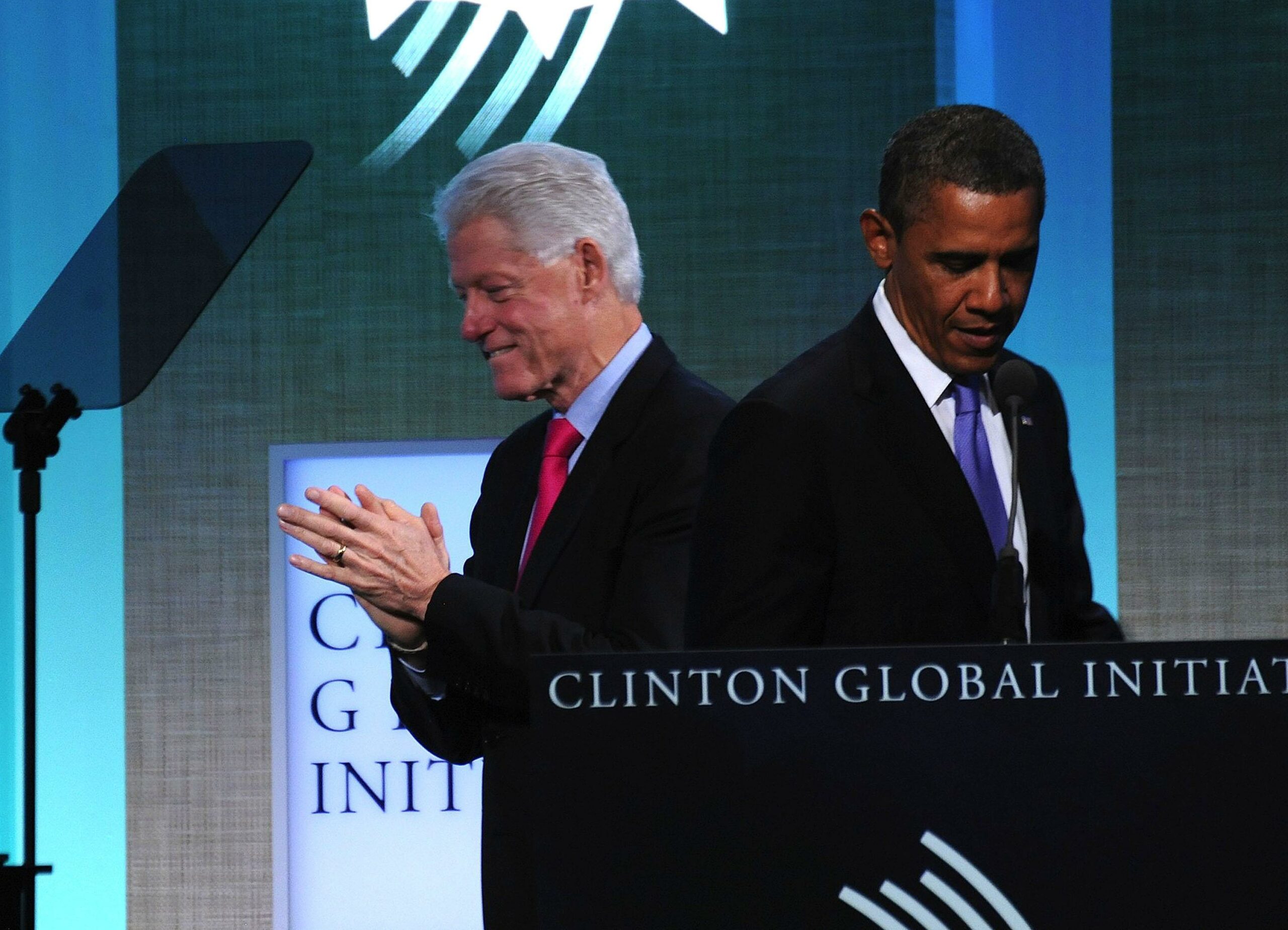 York: Clinton polishes image at Obama’s expense
