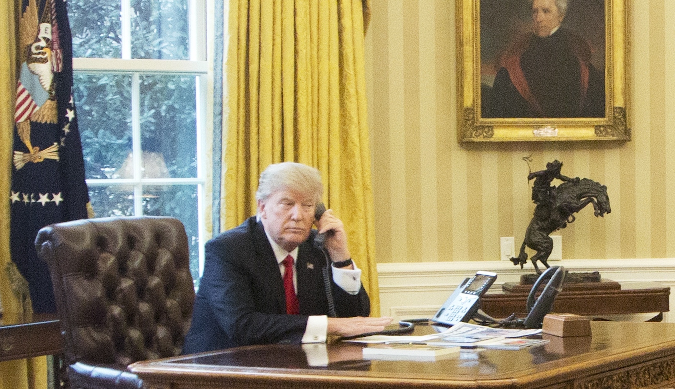 Trump leaks White House information to reporters: Book