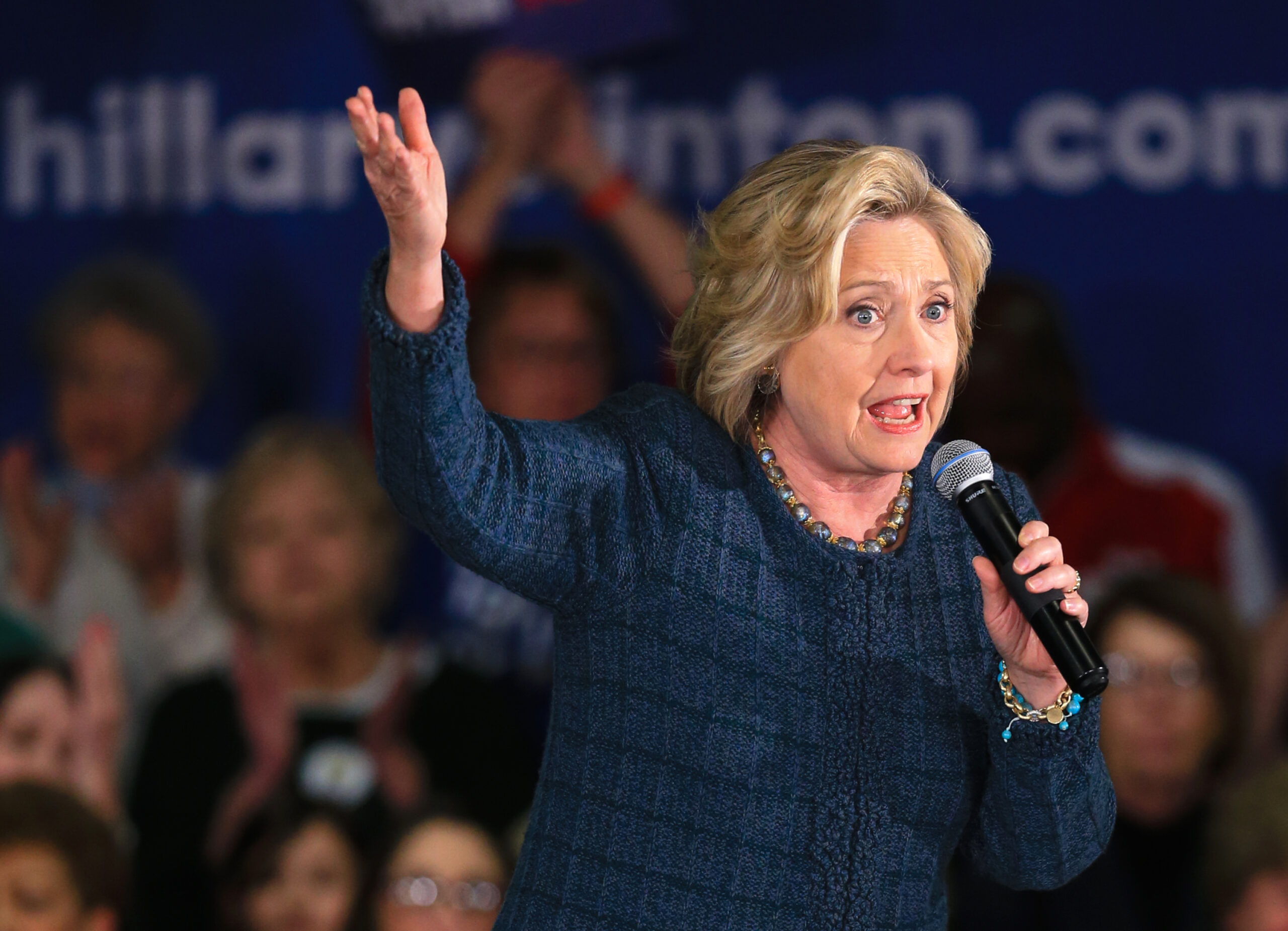 Clinton blames aide for calling foreign leader by wrong name