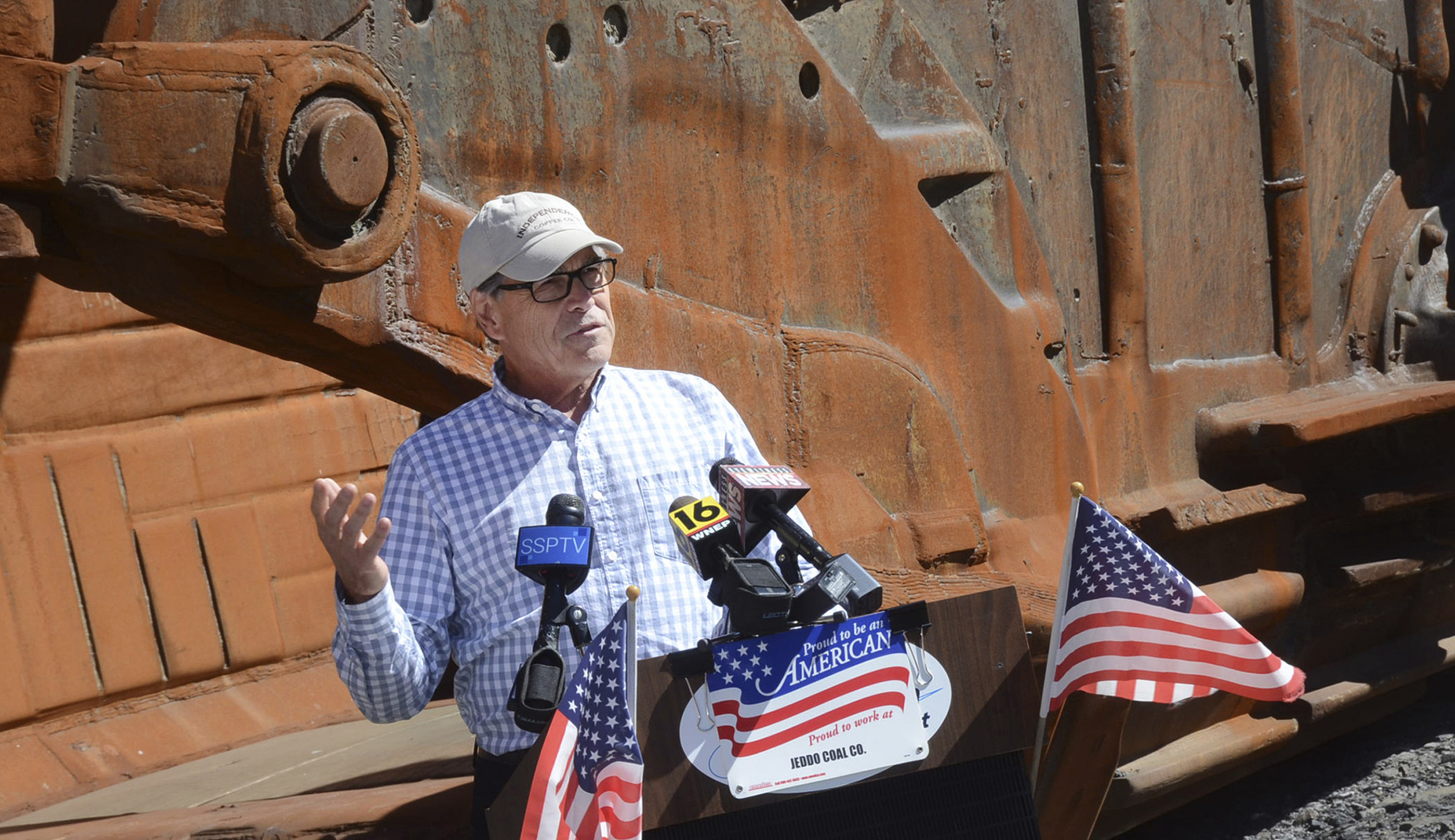 Rick Perry urges FERC protect coal, nuclear power plants
