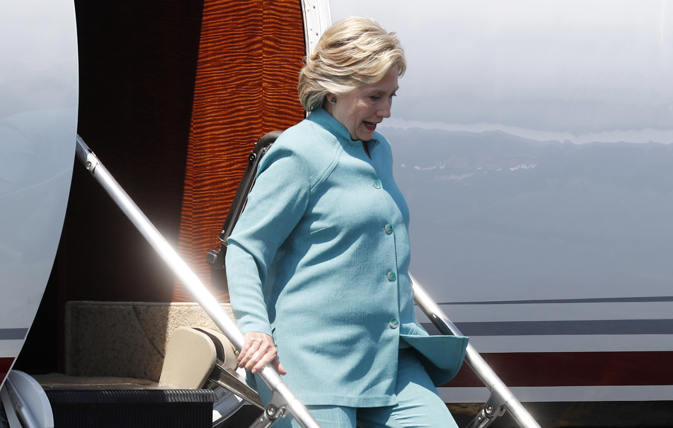 Clinton aide jokes letting reporters on campaign plane ‘will shut you the hell up’
