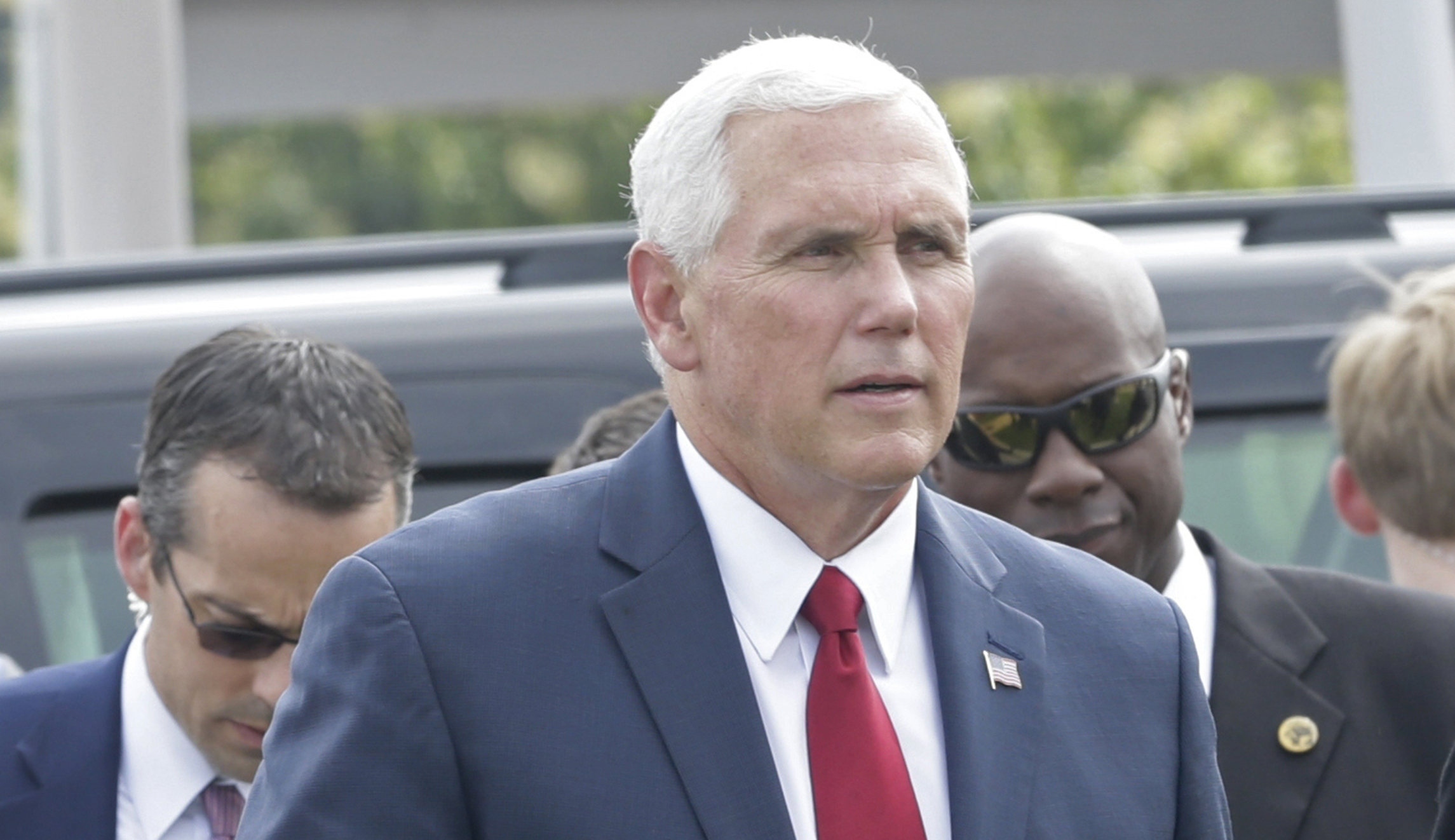 Mike Pence tears up recalling heroes of Flight 93